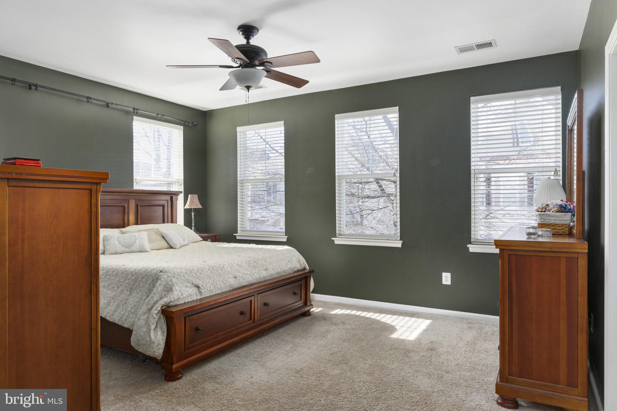 ROUND HILL - Residential