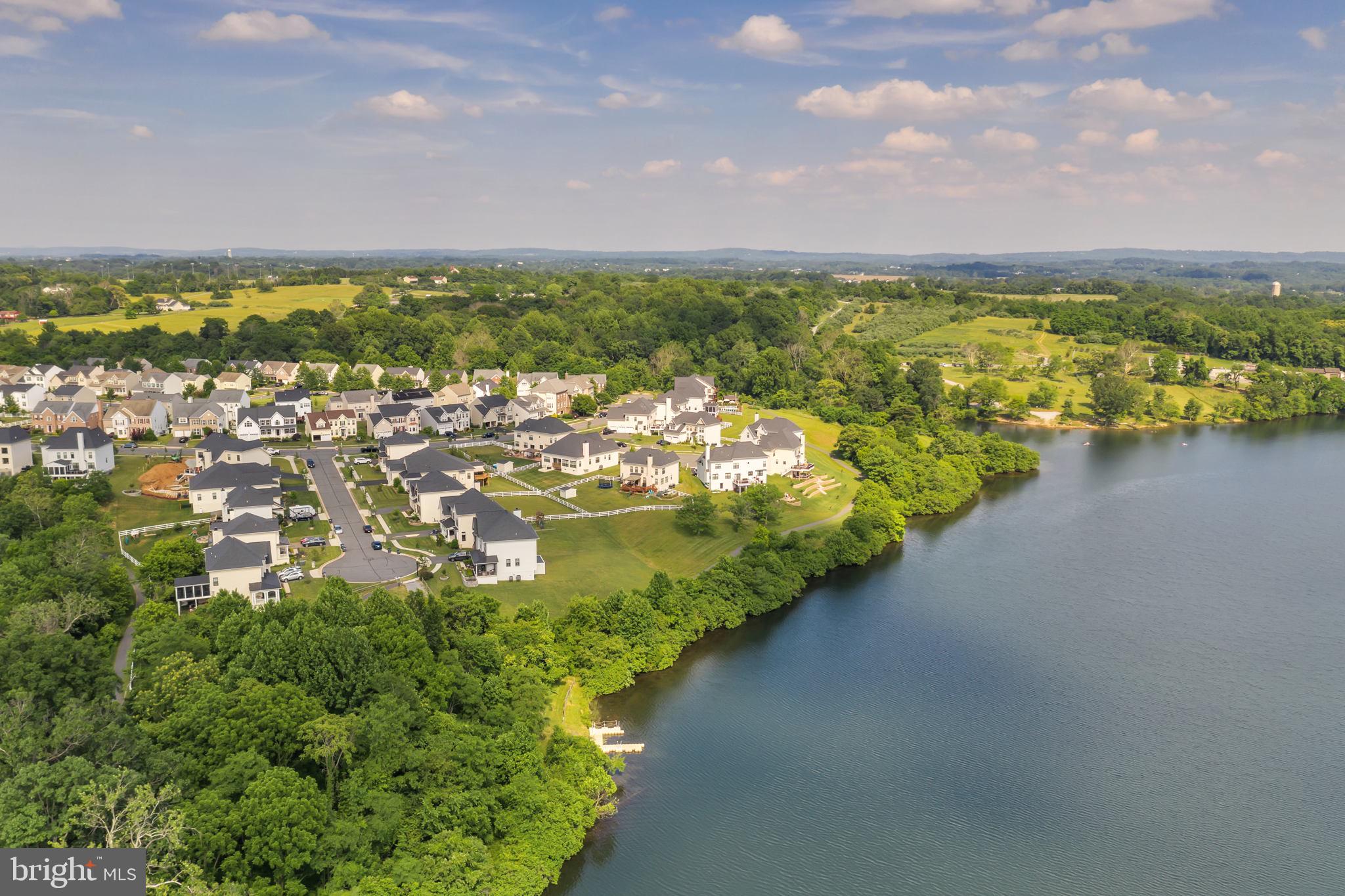 ROUND HILL - Residential