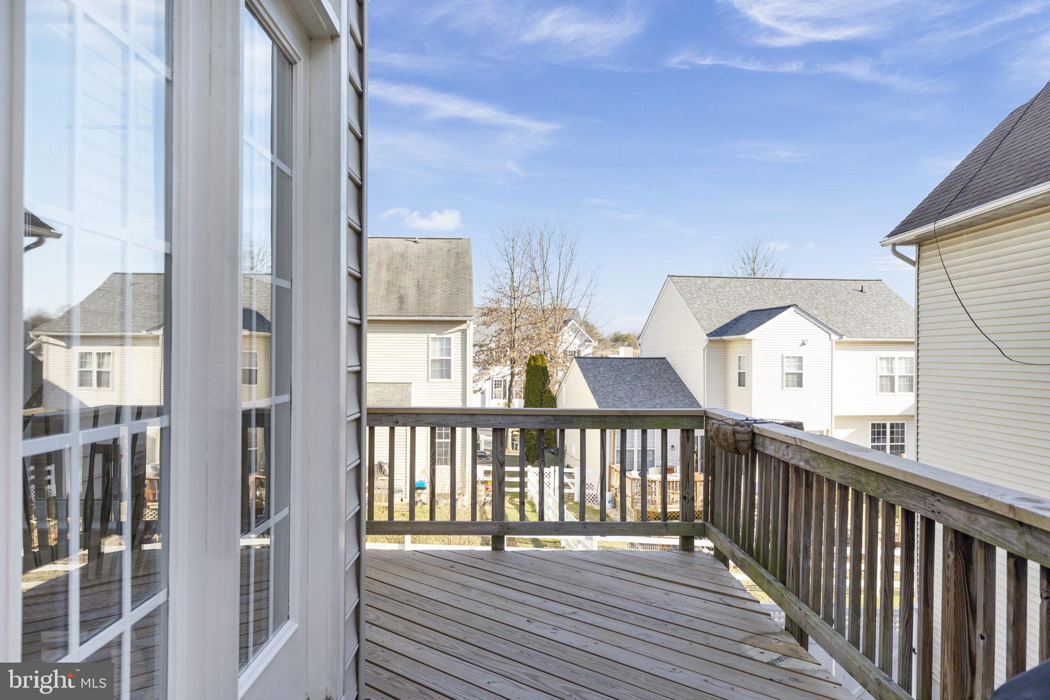 ROUND HILL - Residential