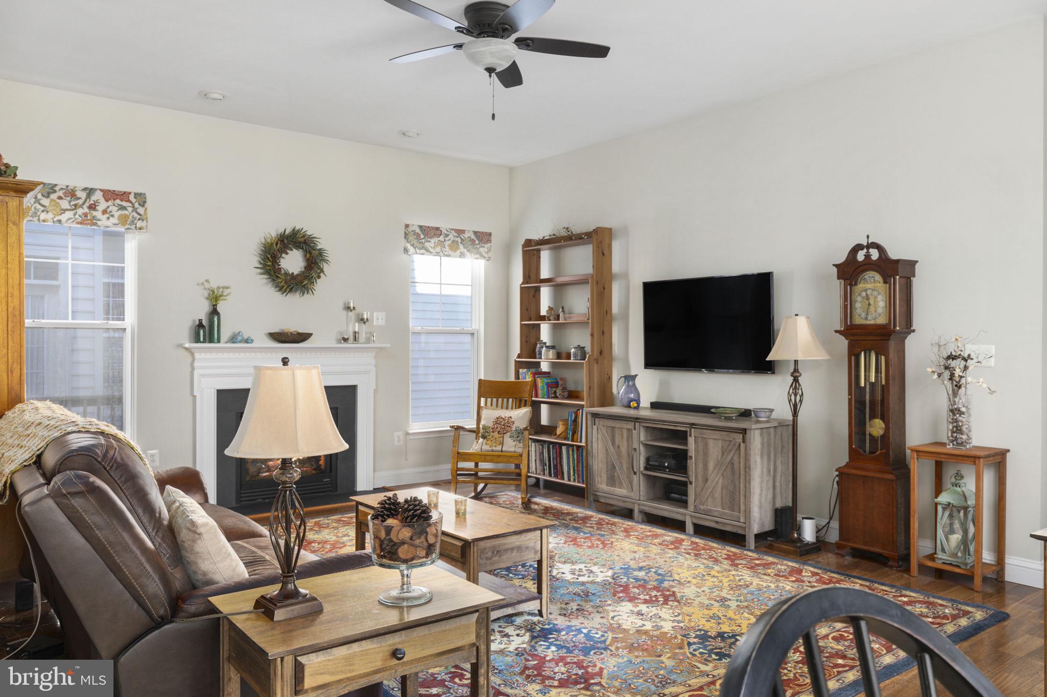 ROUND HILL - Residential