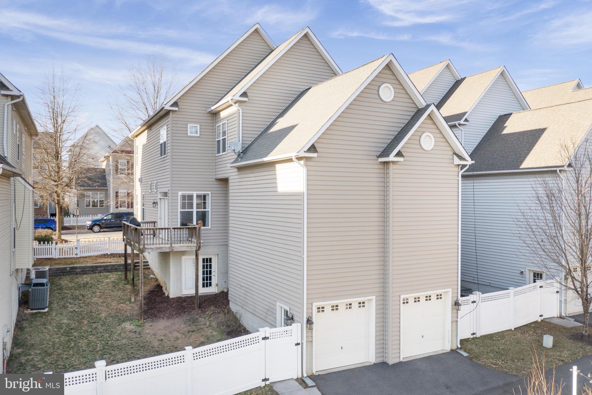 ROUND HILL - Residential