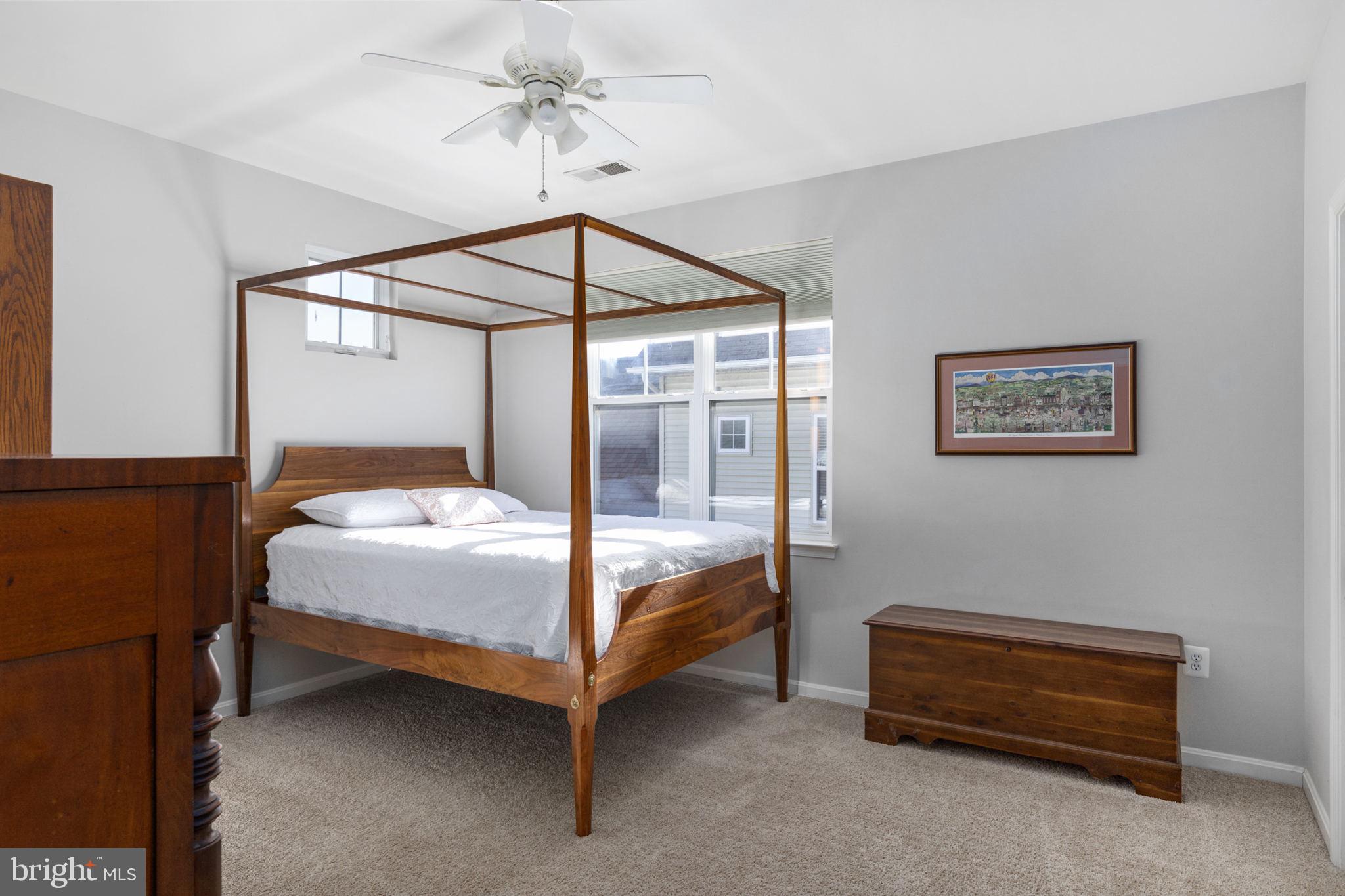 ROUND HILL - Residential