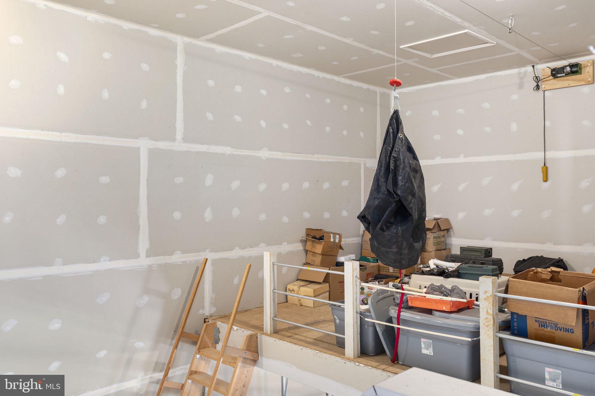 ROUND HILL - Residential