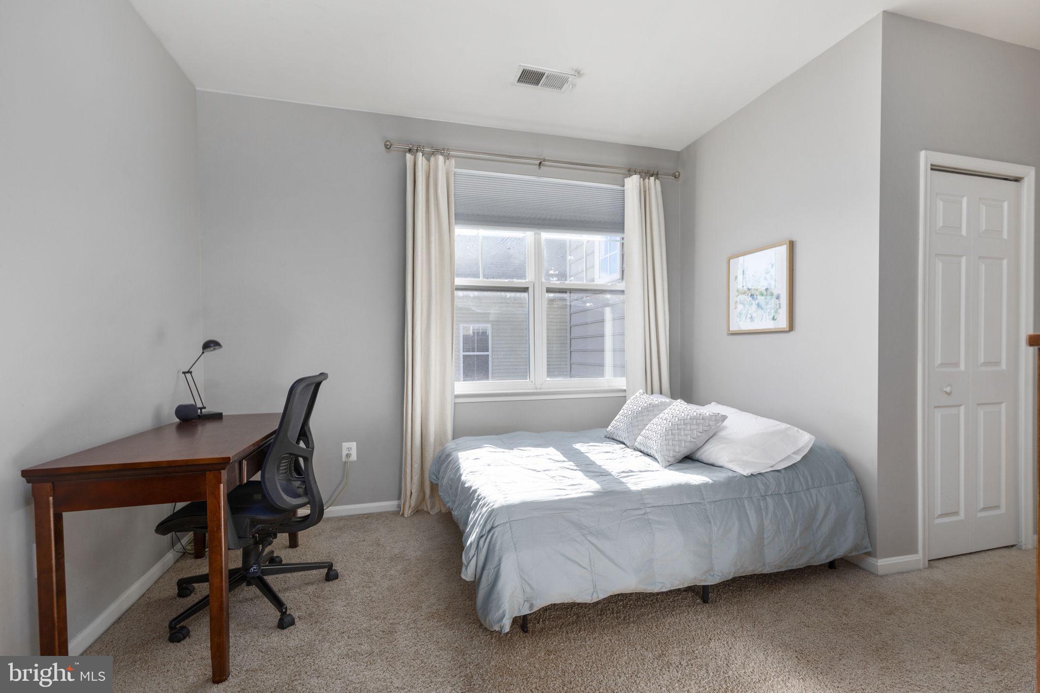 ROUND HILL - Residential