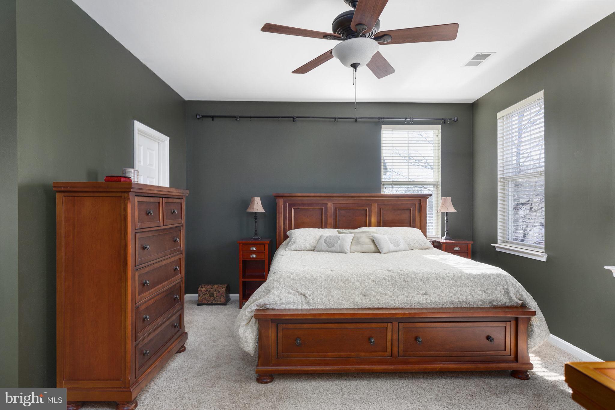 ROUND HILL - Residential