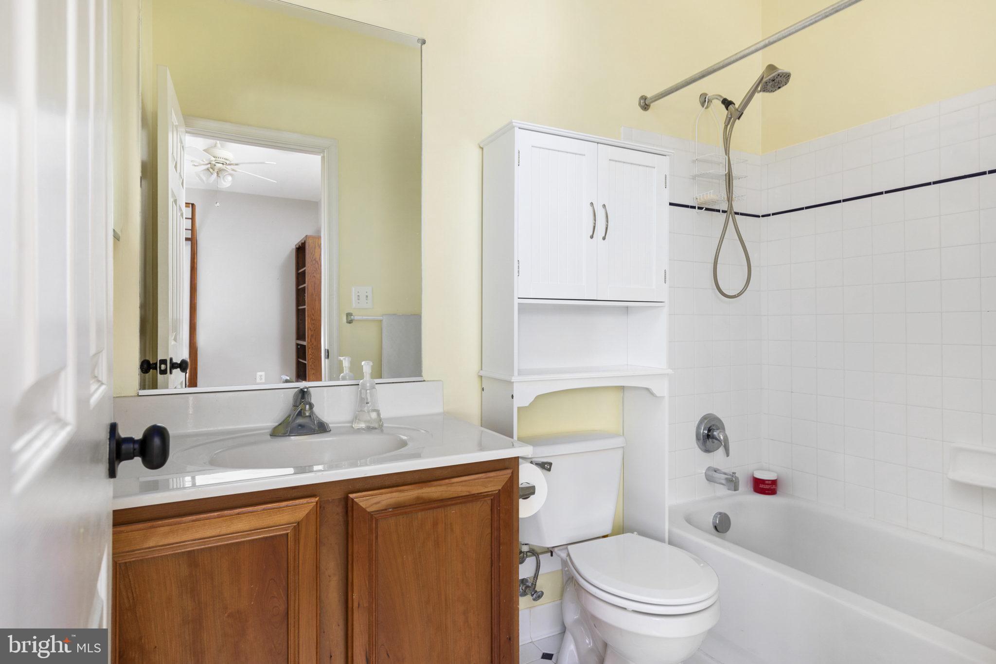 ROUND HILL - Residential