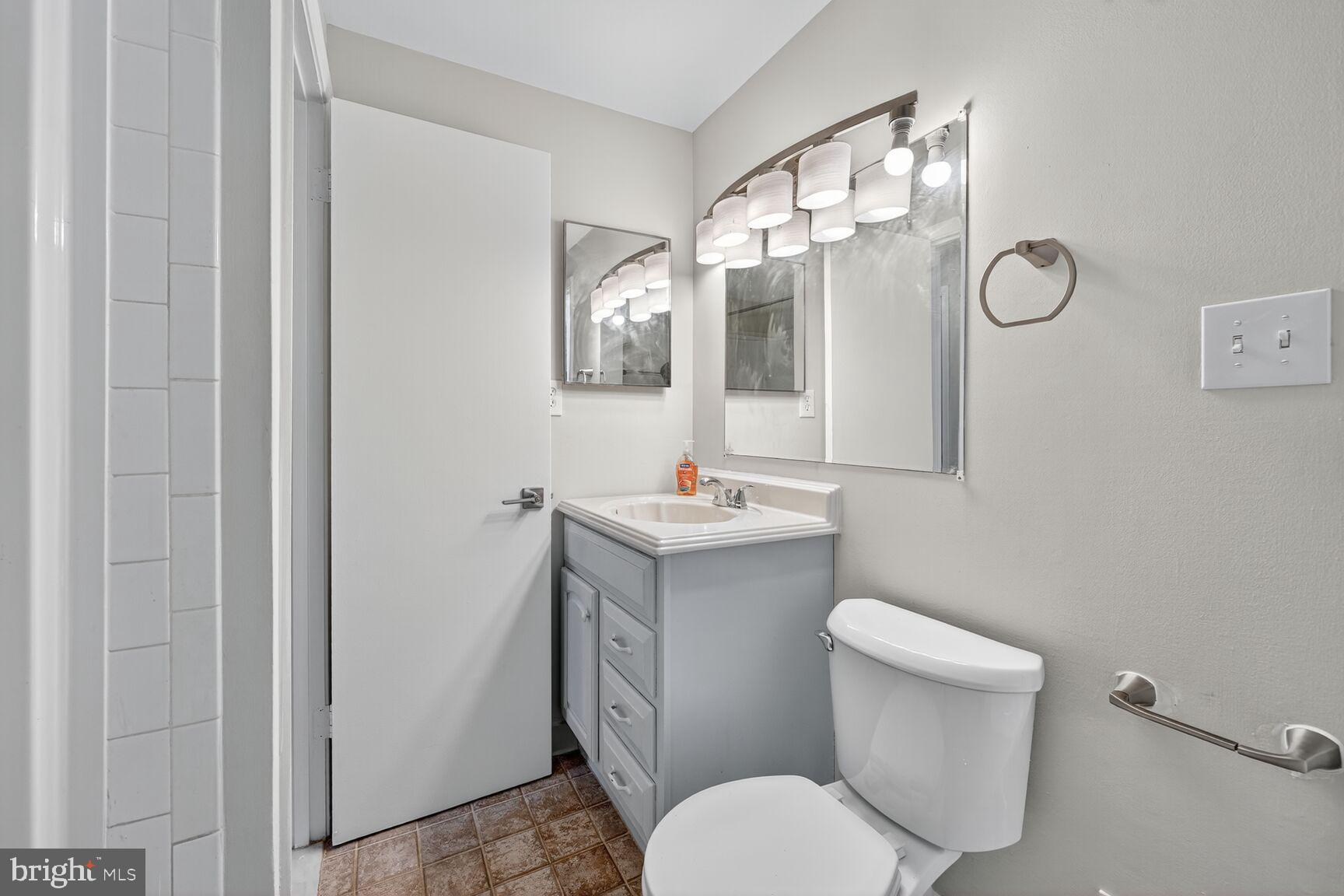 PINEWOOD HILL - Residential Lease