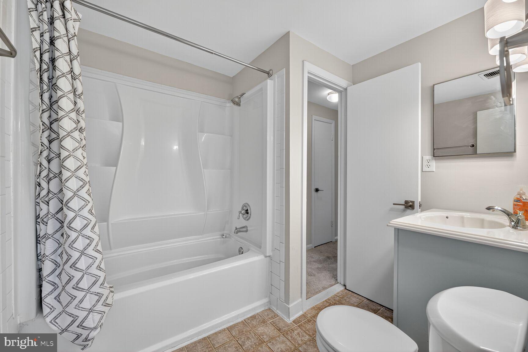 PINEWOOD HILL - Residential Lease