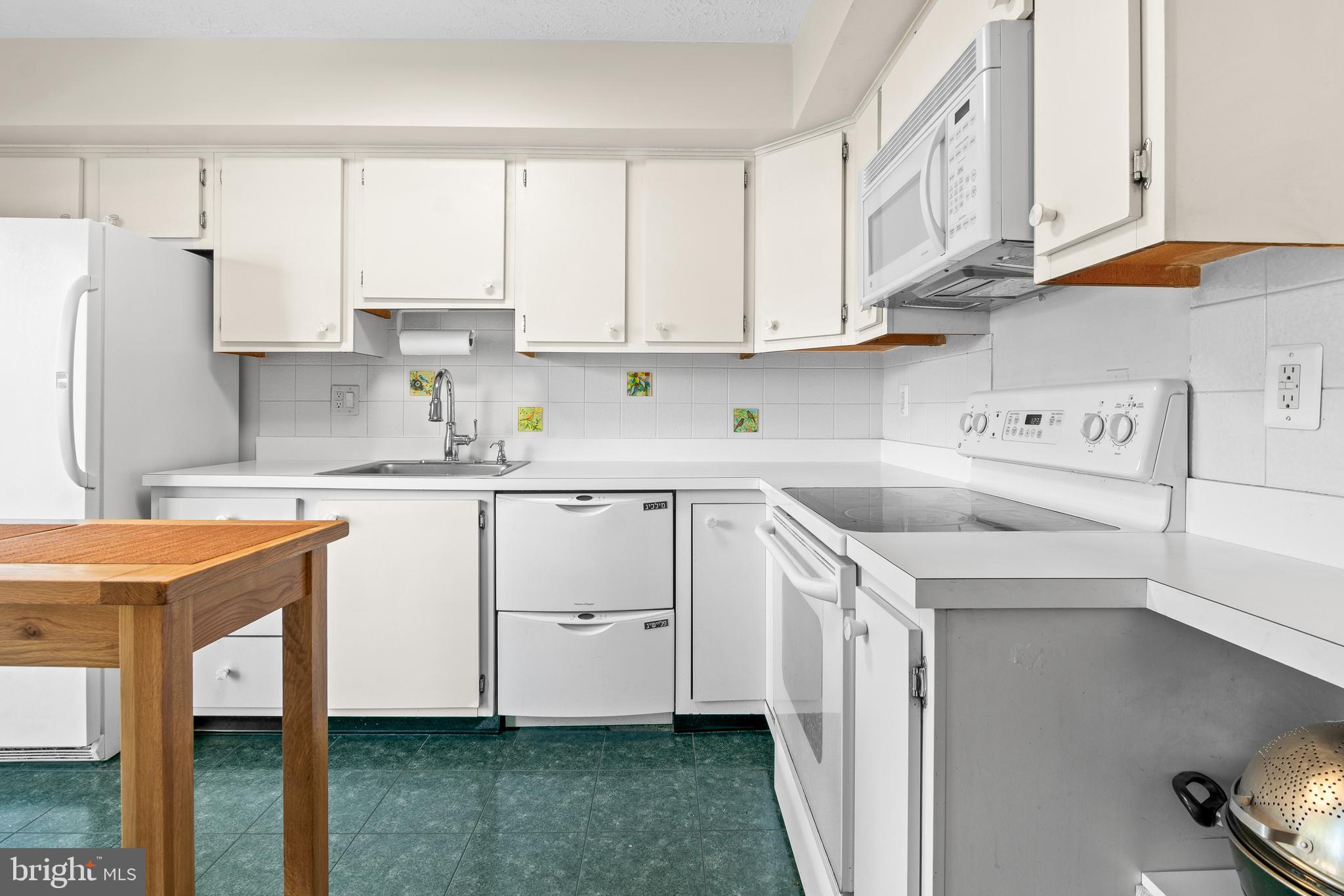 SLADE VILLAGE - Residential