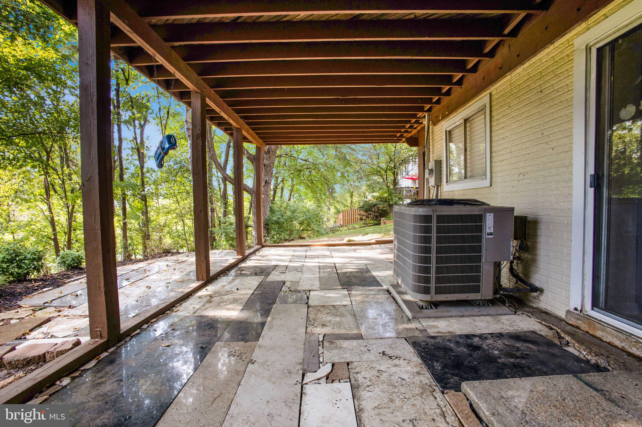 WOODLAND HILLS - Residential