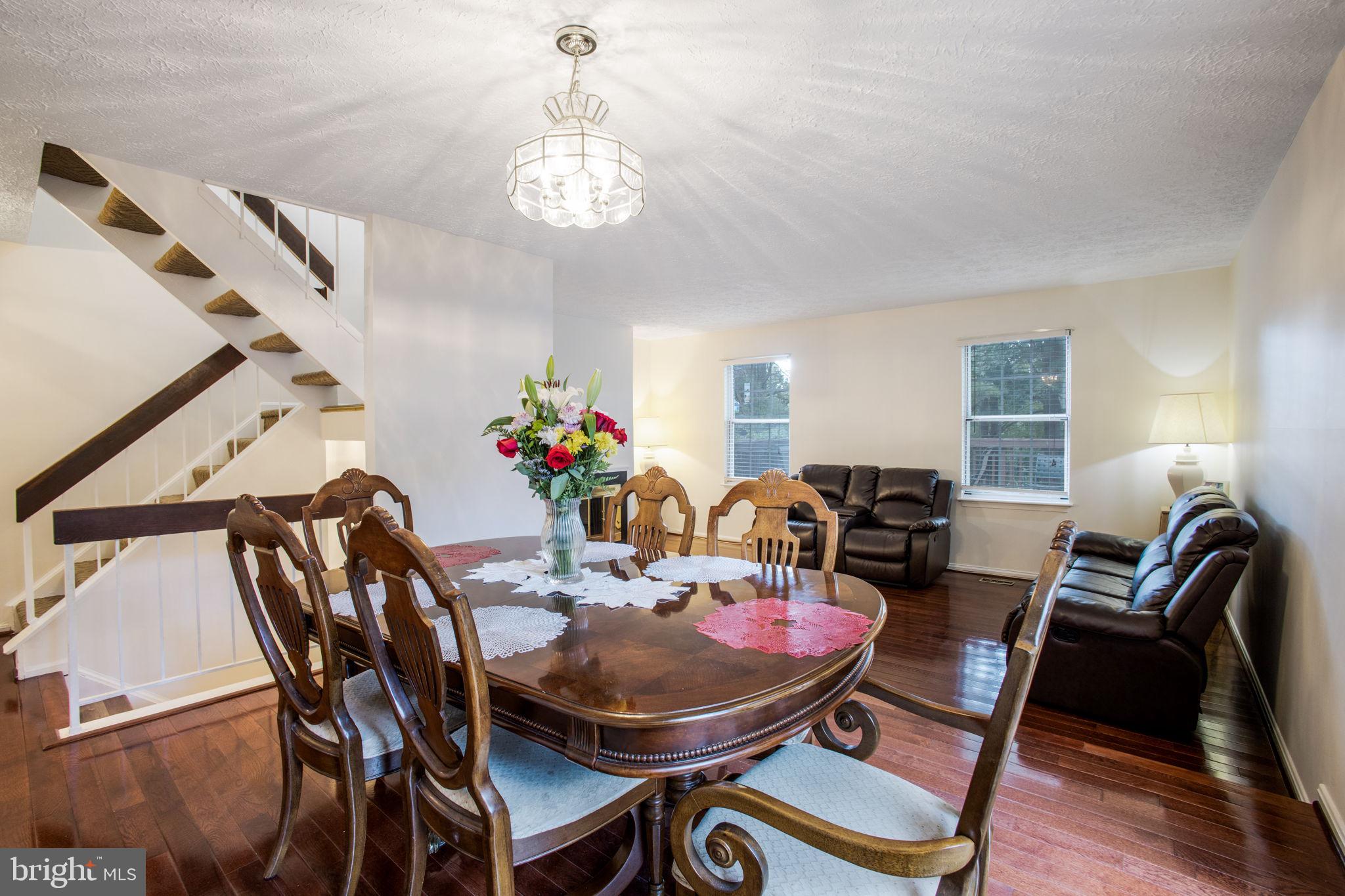 WOODLAND HILLS - Residential