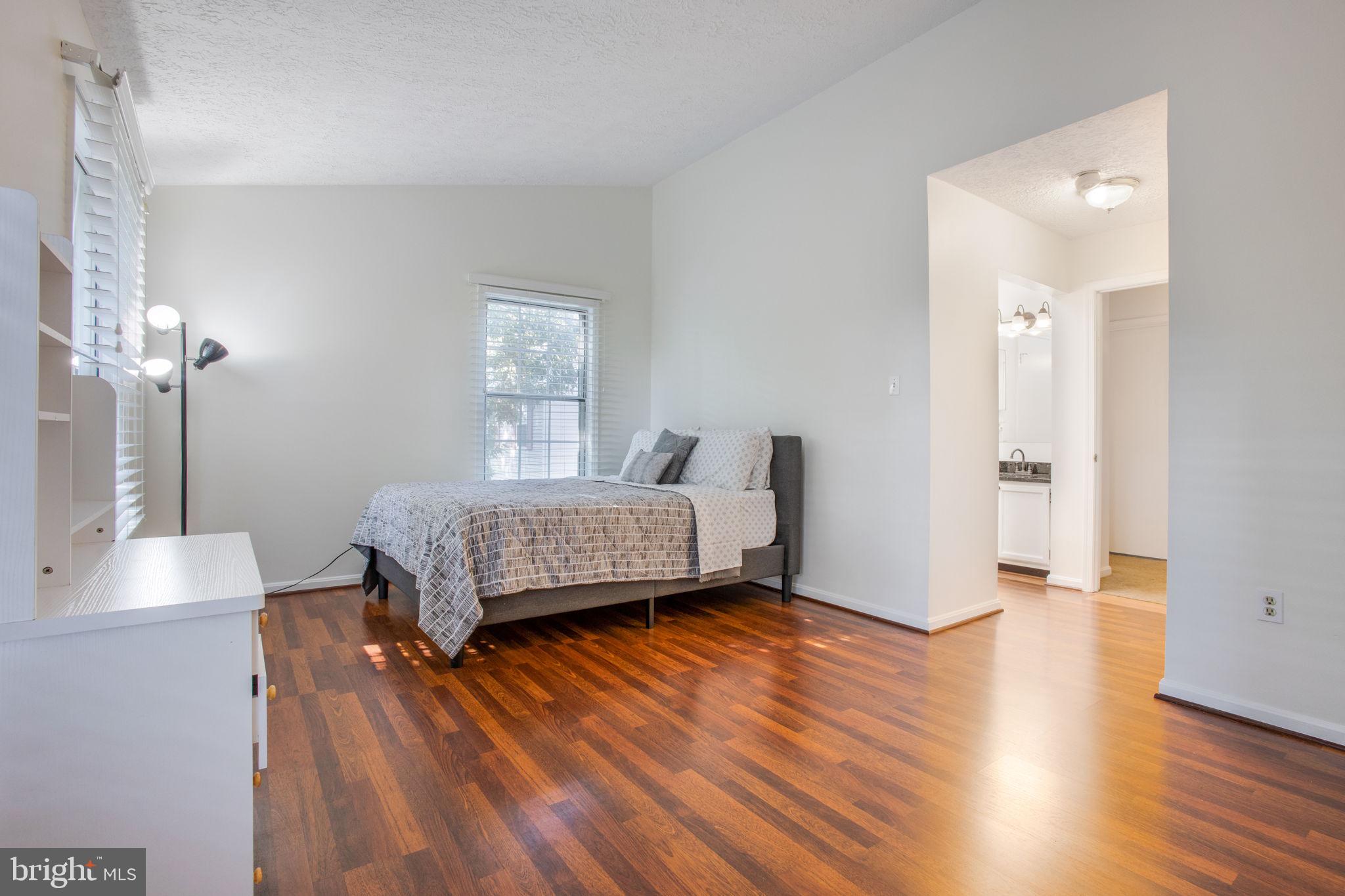 WOODLAND HILLS - Residential