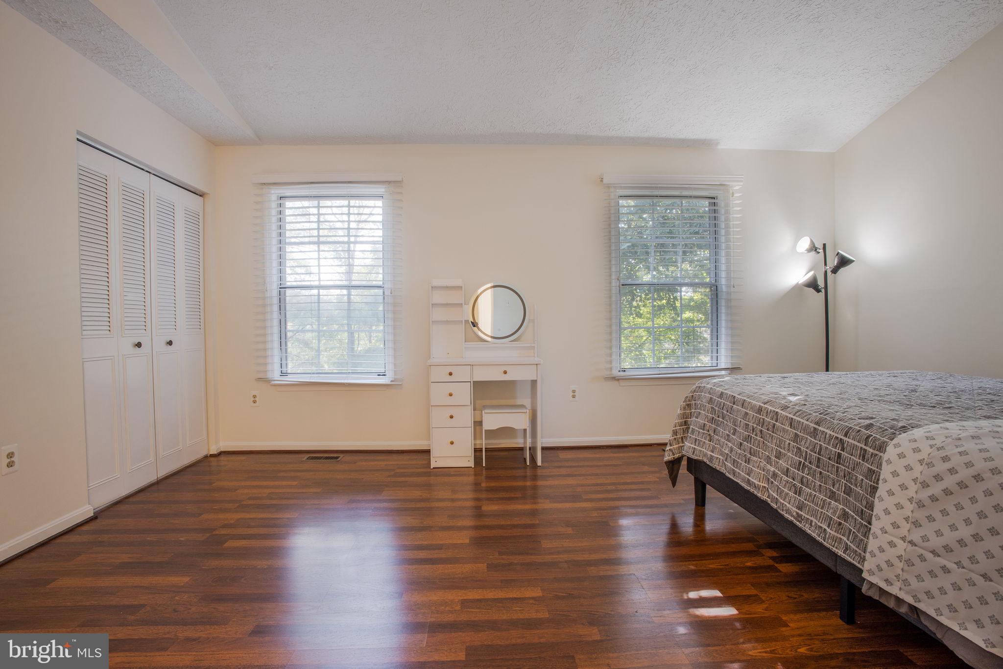 WOODLAND HILLS - Residential