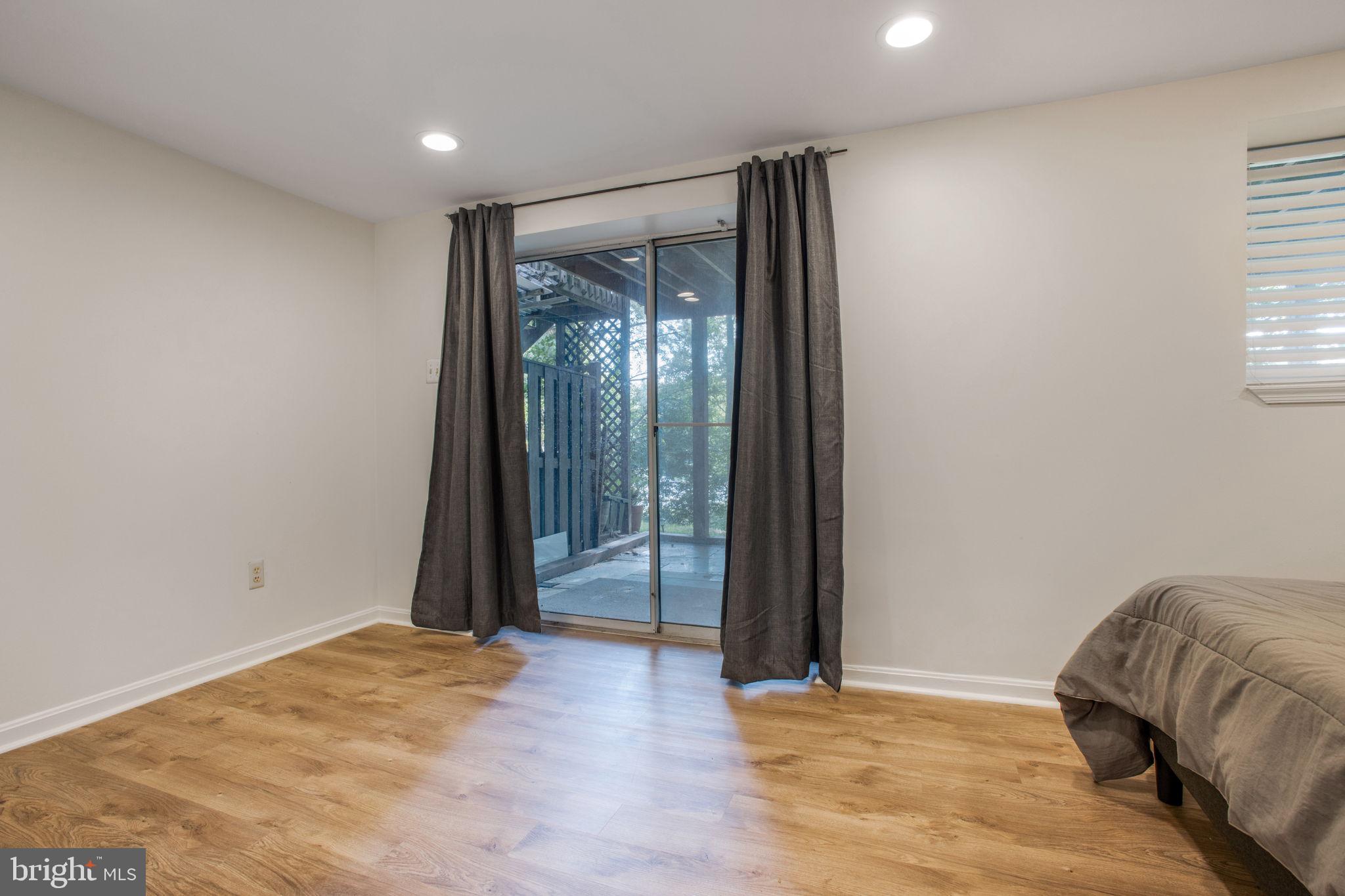 WOODLAND HILLS - Residential