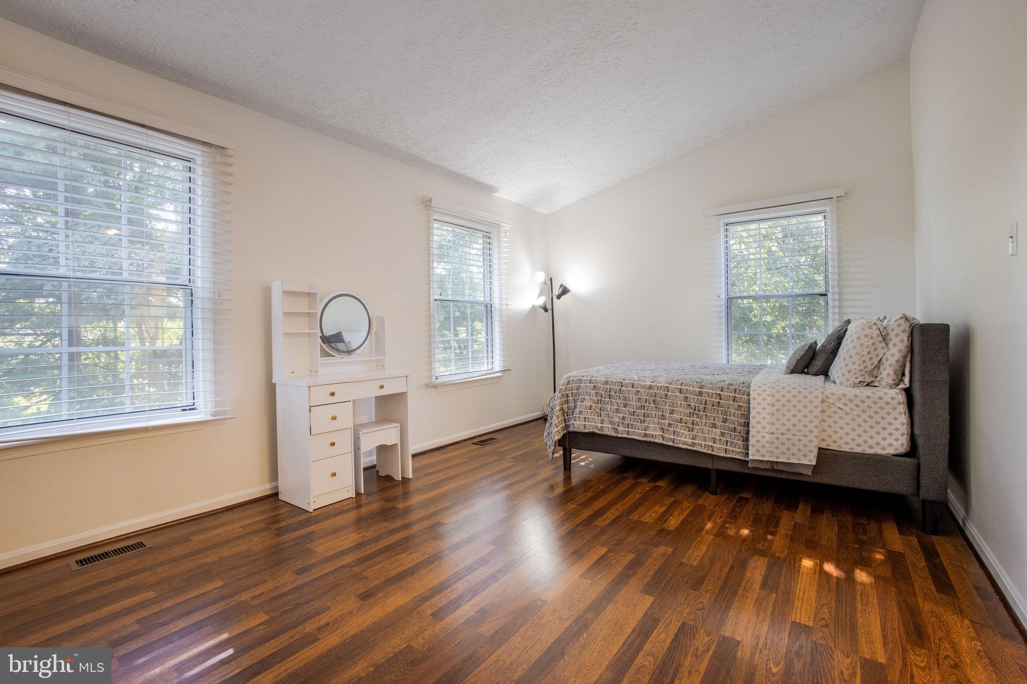 WOODLAND HILLS - Residential