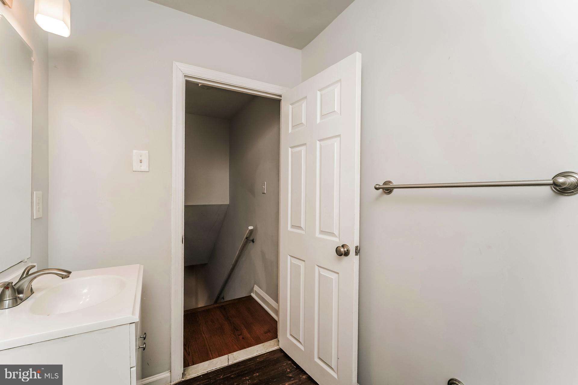 HILLENDALE - Residential Lease