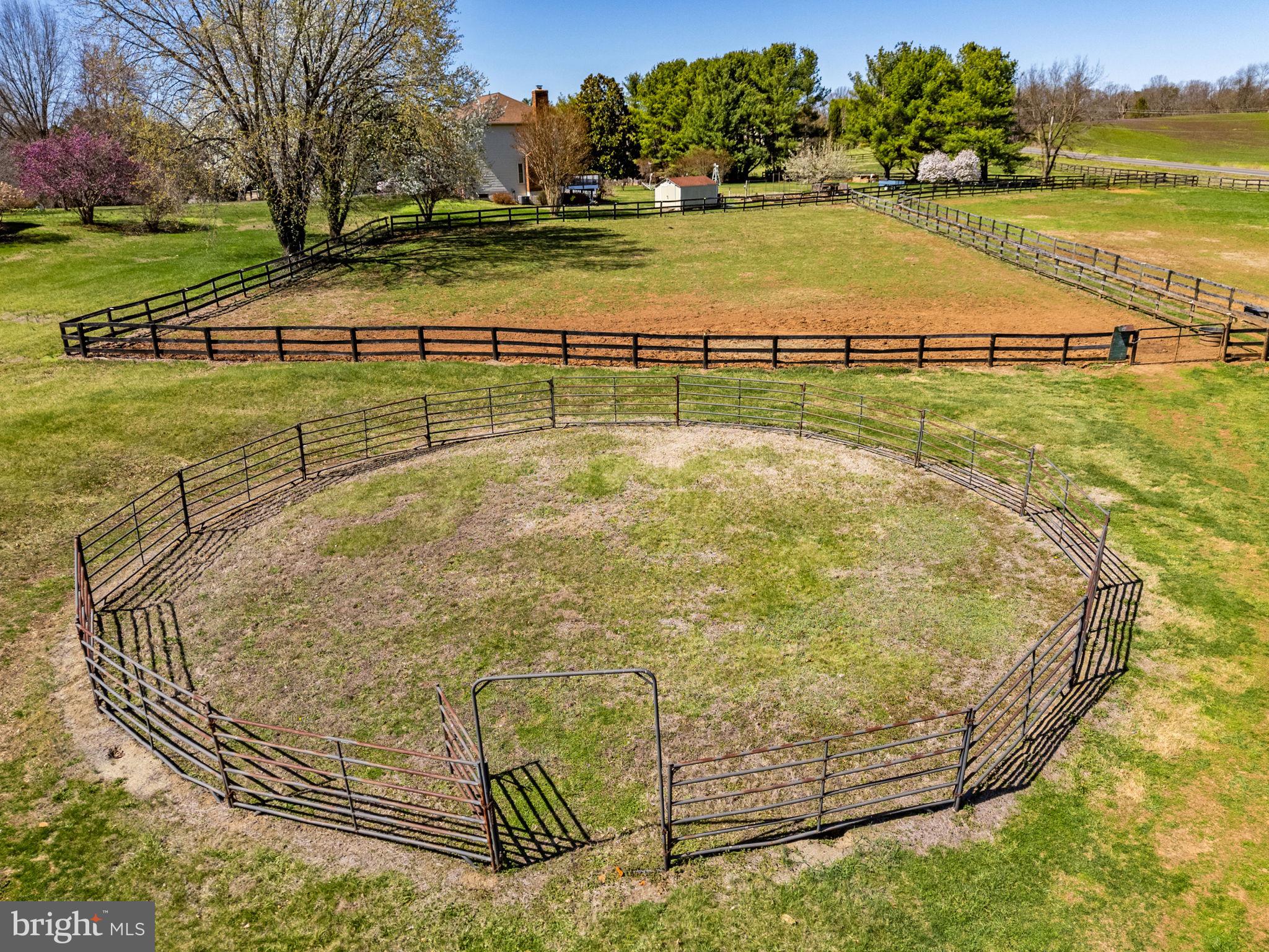 ENGLISH MEADOWS - Residential