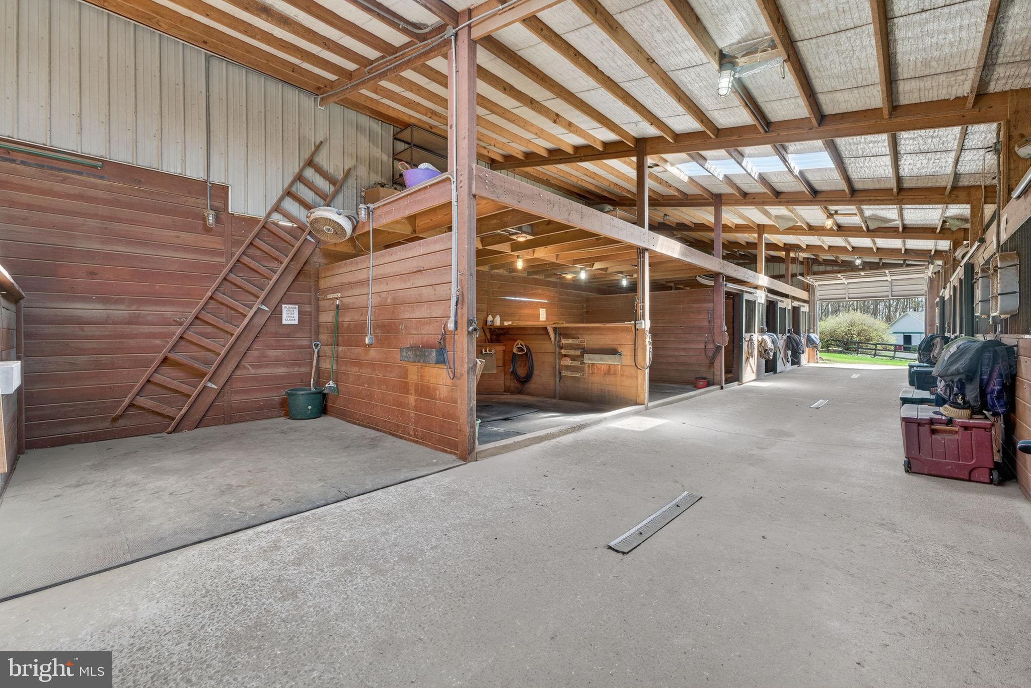 ENGLISH MEADOWS - Residential