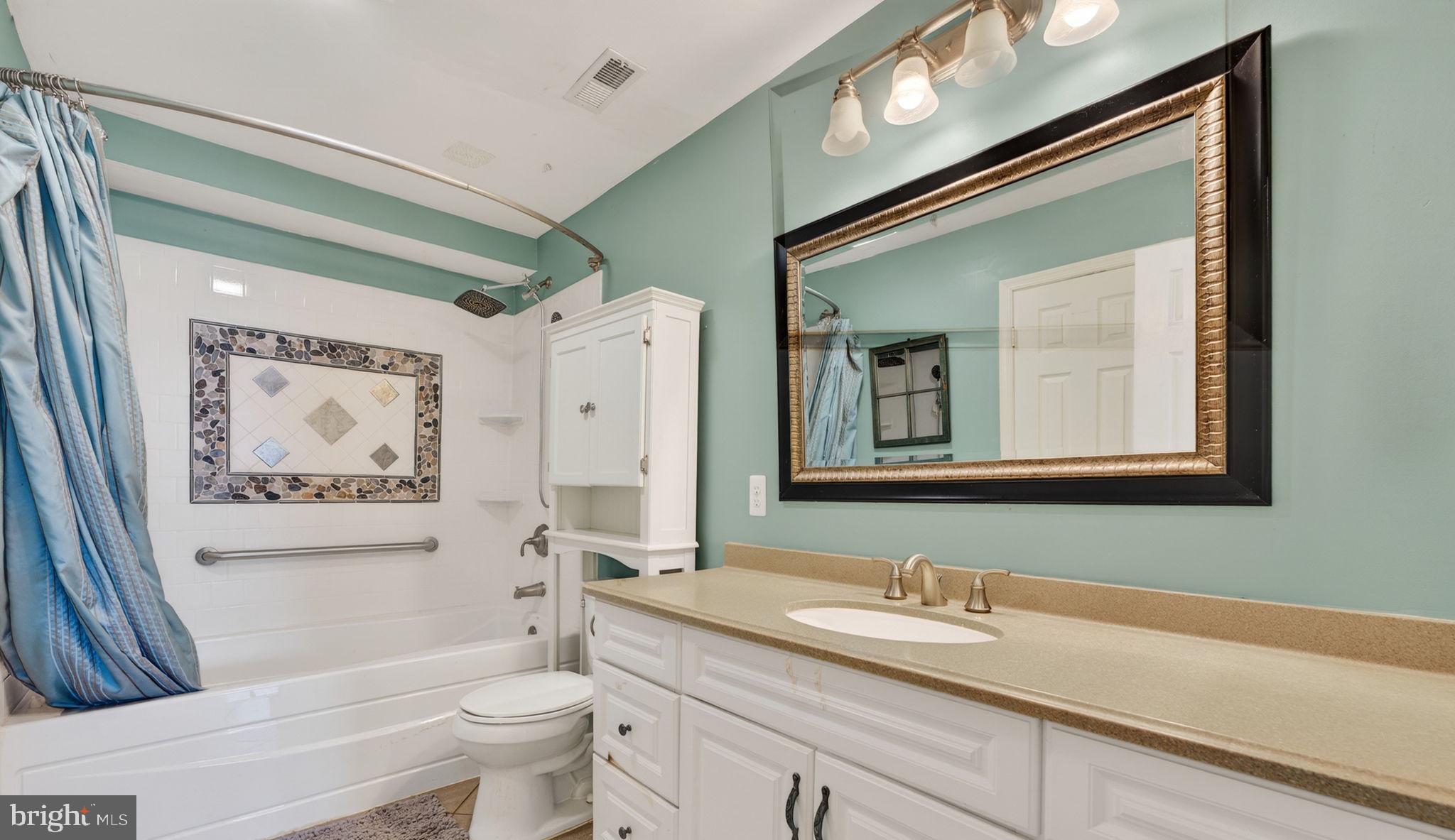 ENGLISH MEADOWS - Residential