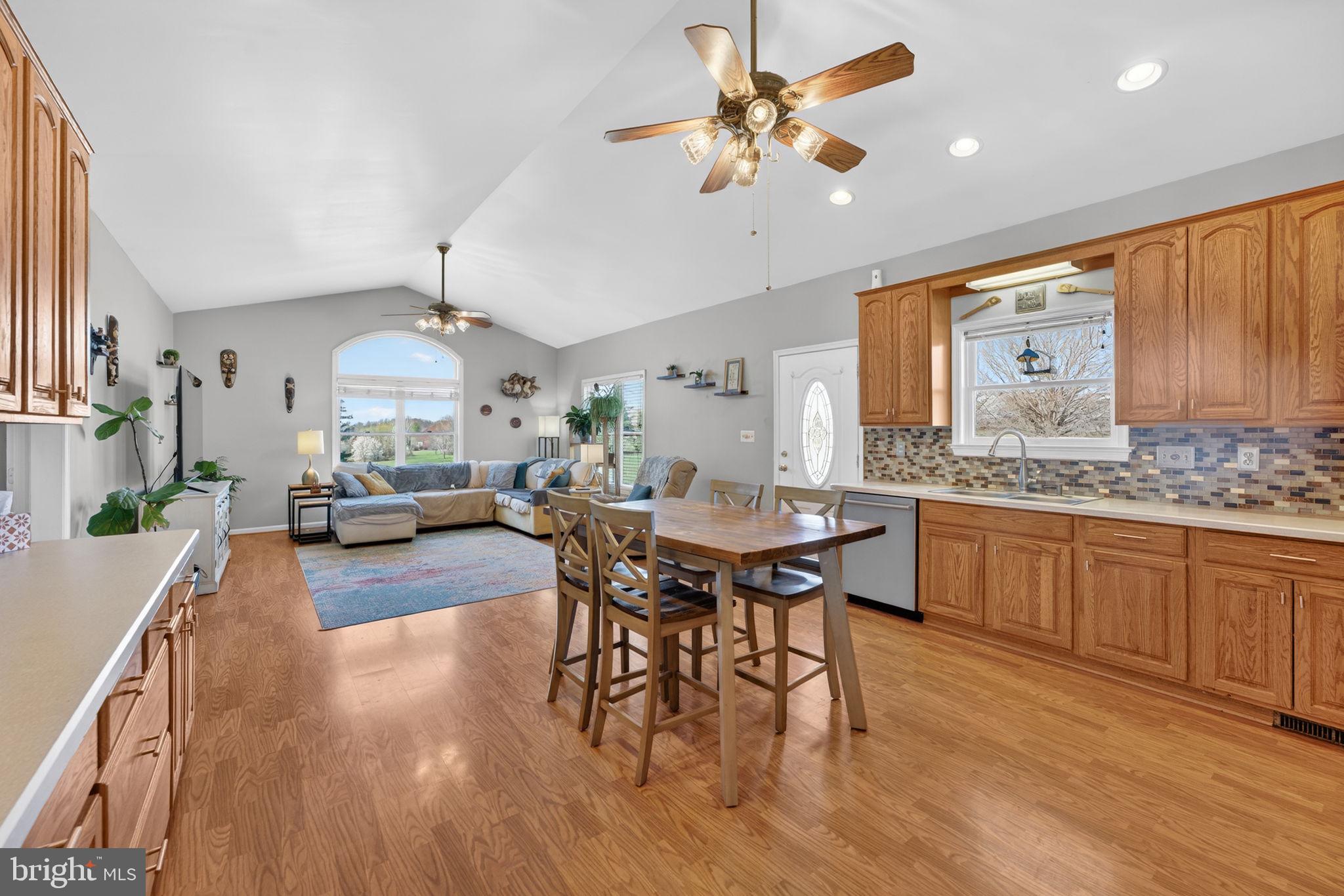 ENGLISH MEADOWS - Residential