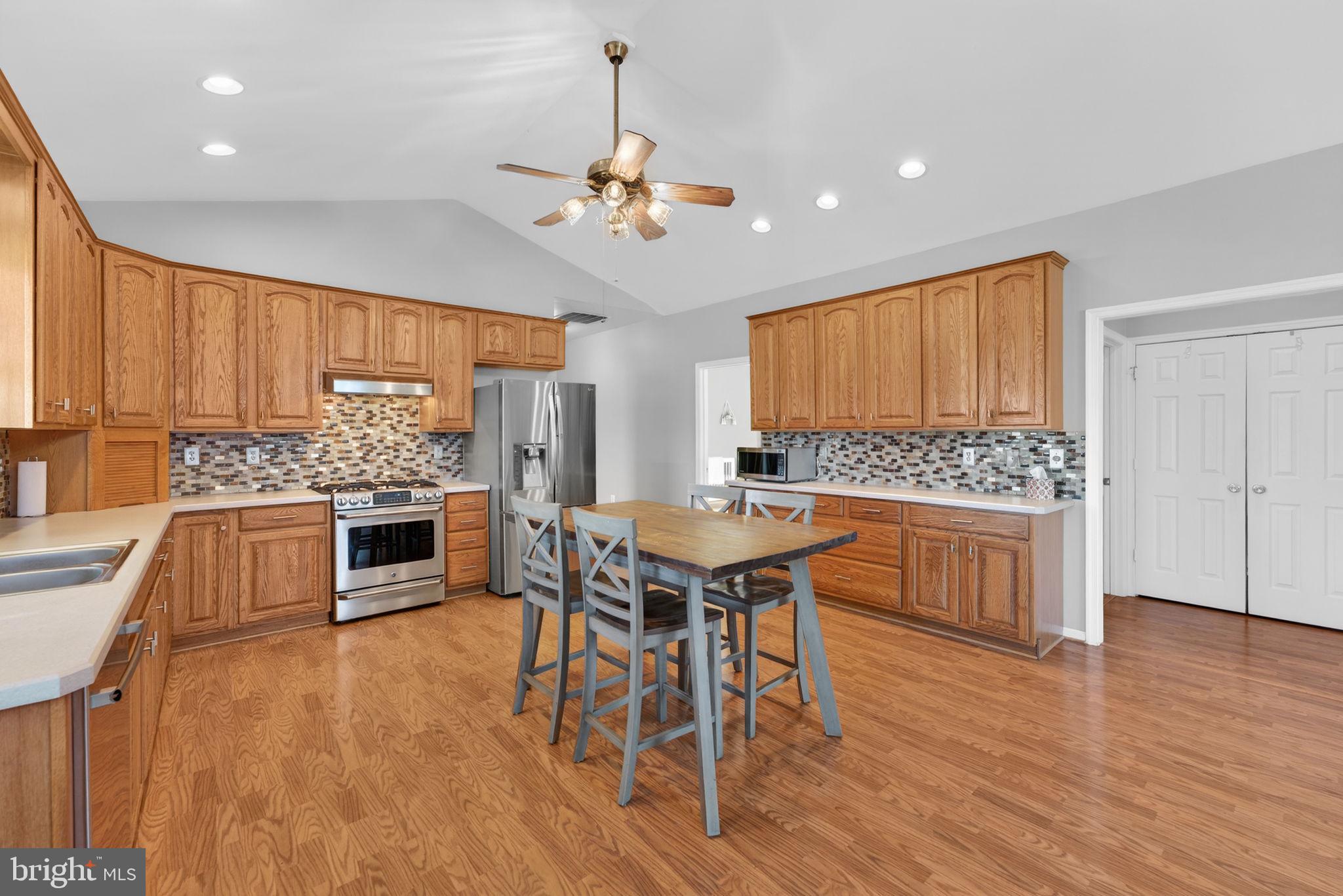 ENGLISH MEADOWS - Residential