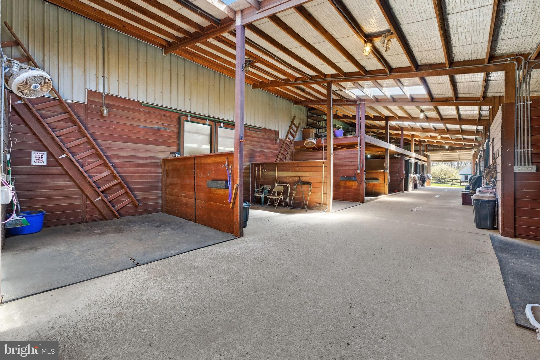 ENGLISH MEADOWS - Residential