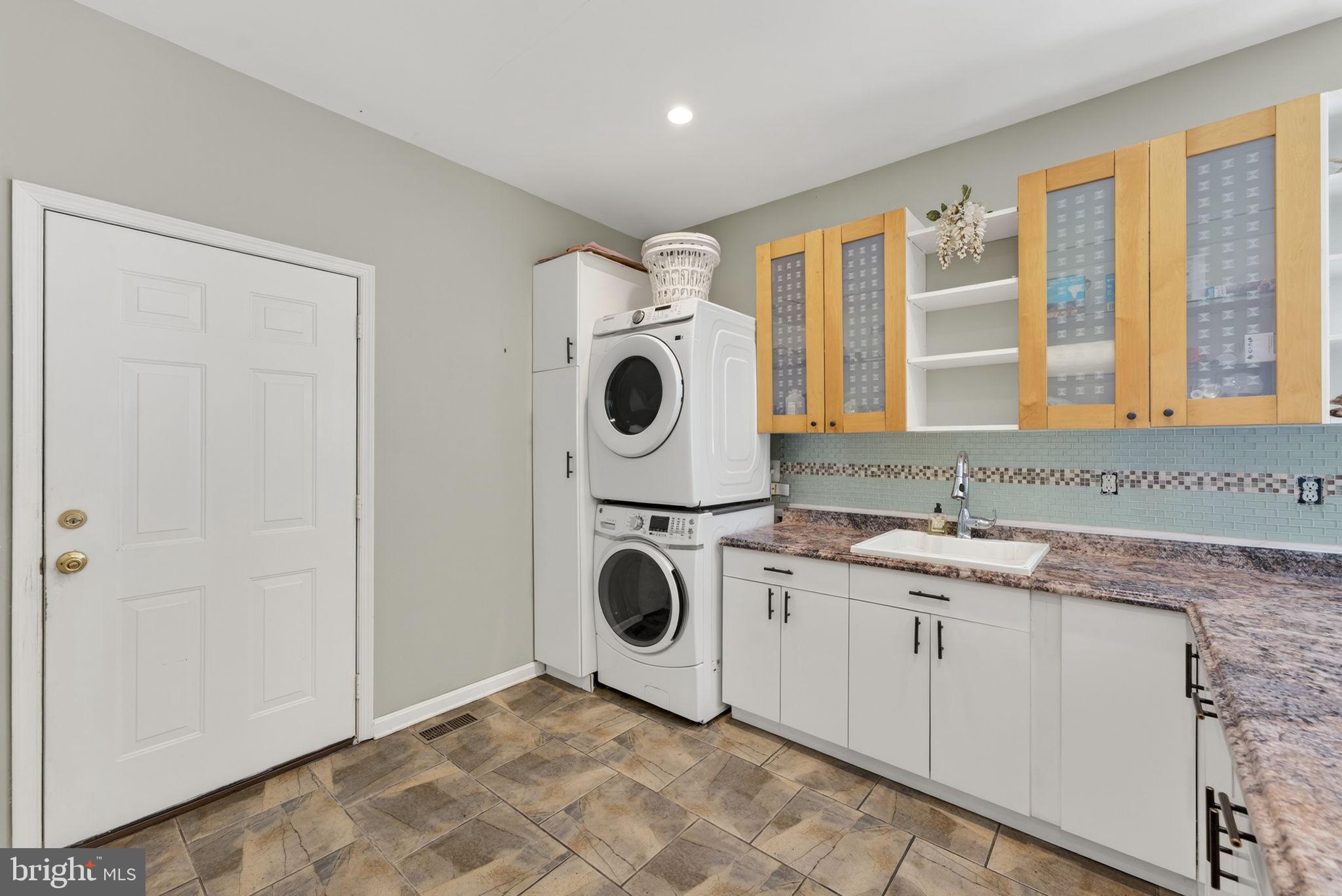 ENGLISH MEADOWS - Residential