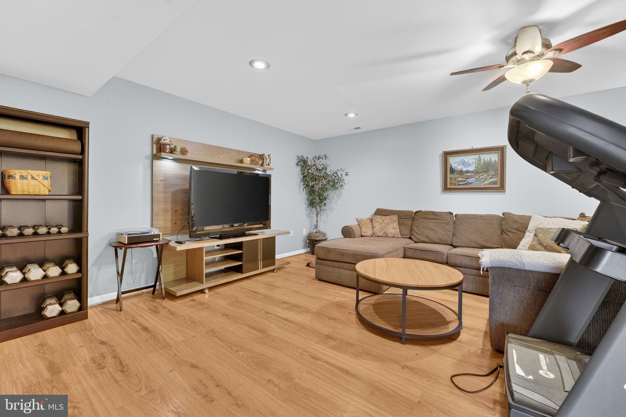 ENGLISH MEADOWS - Residential