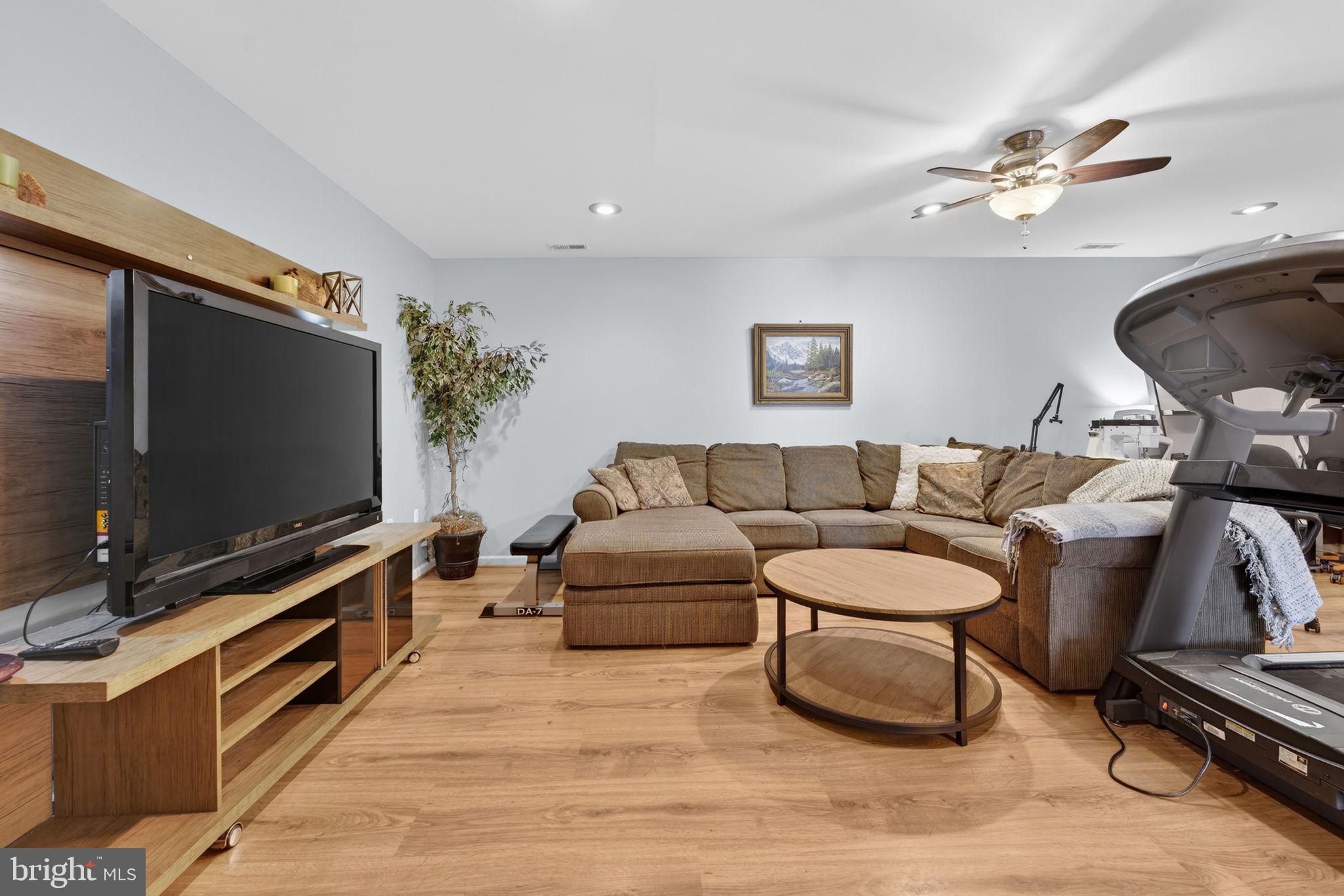 ENGLISH MEADOWS - Residential