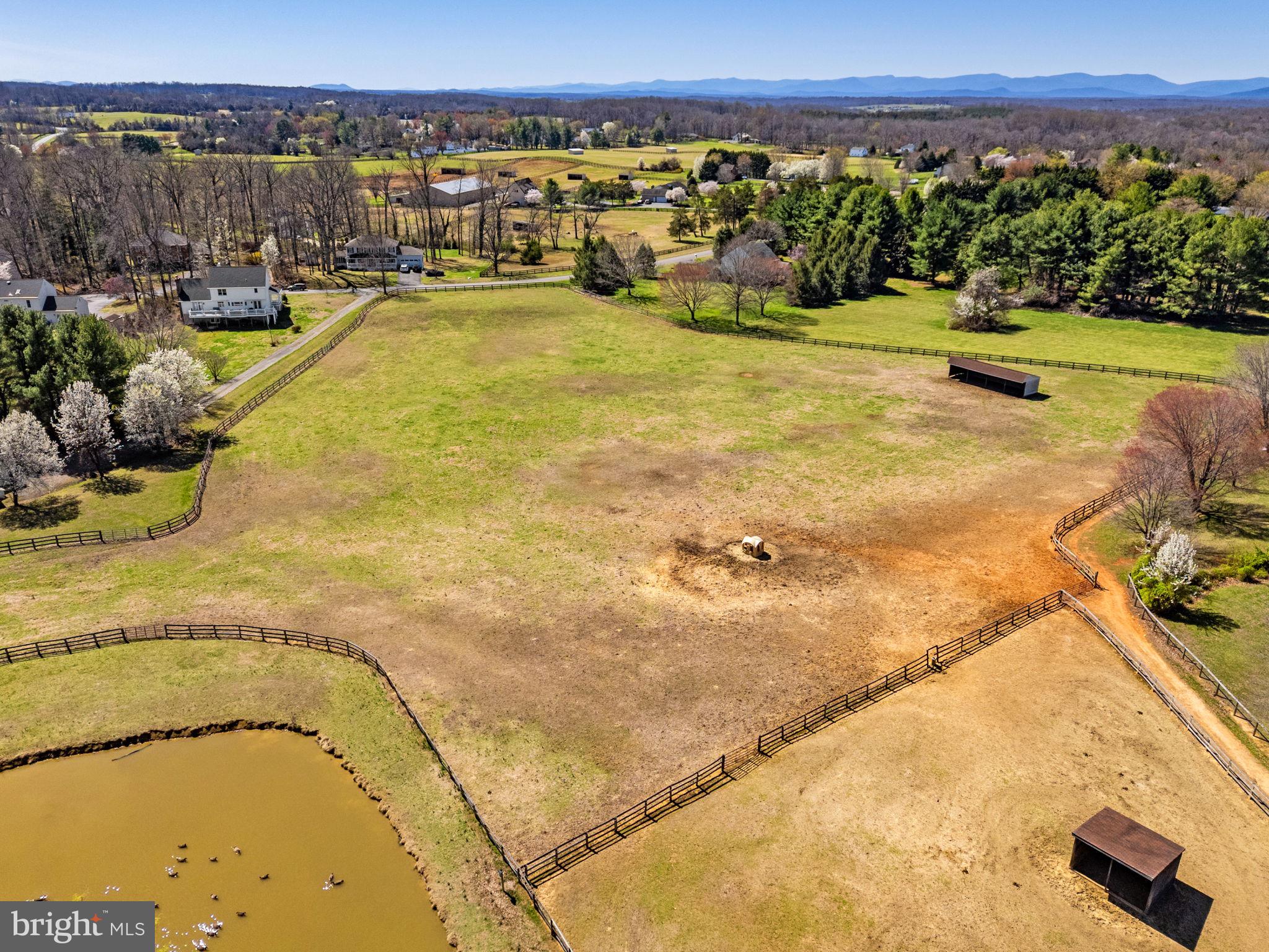 ENGLISH MEADOWS - Residential