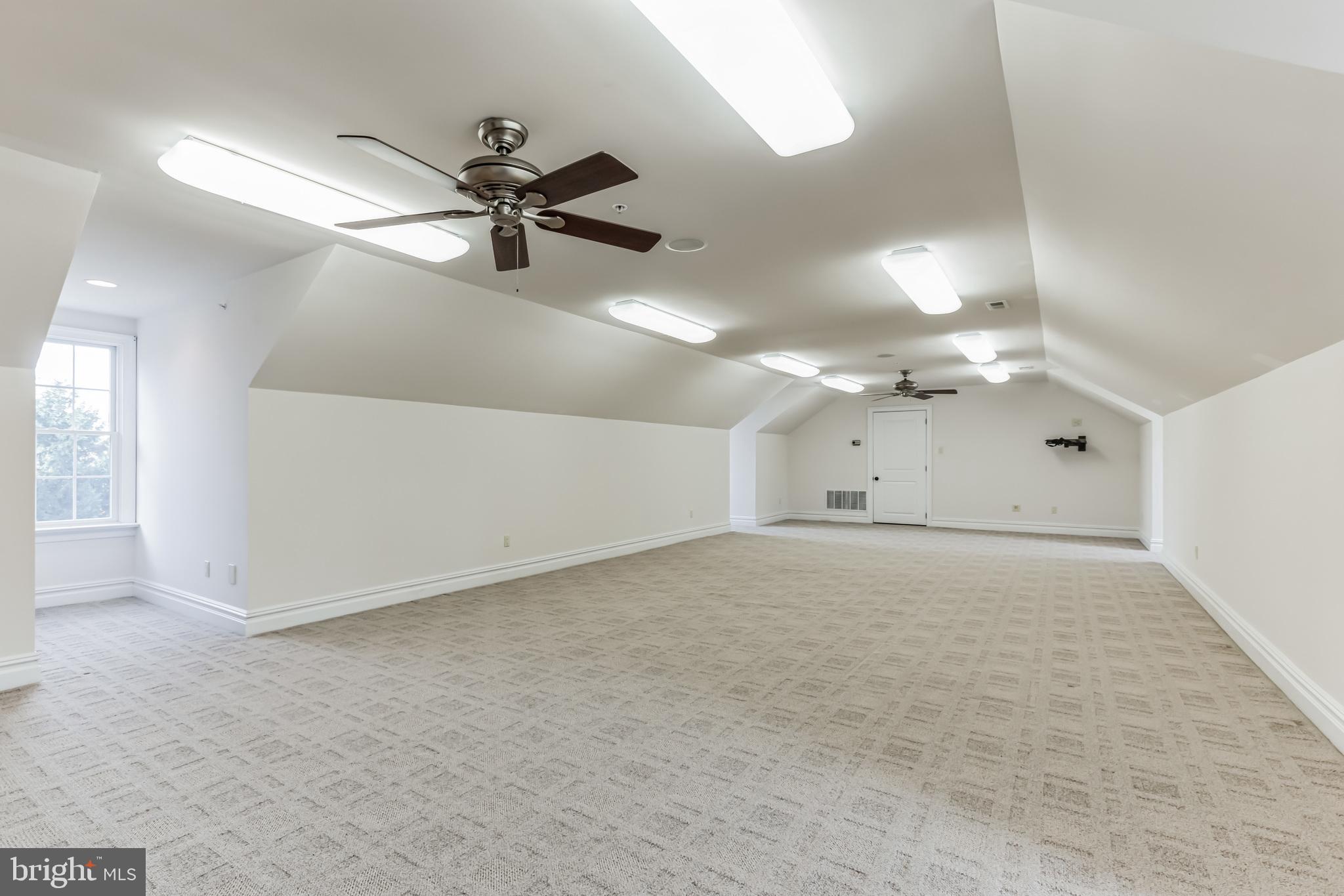 BROOKSIDE MANOR ES - Residential