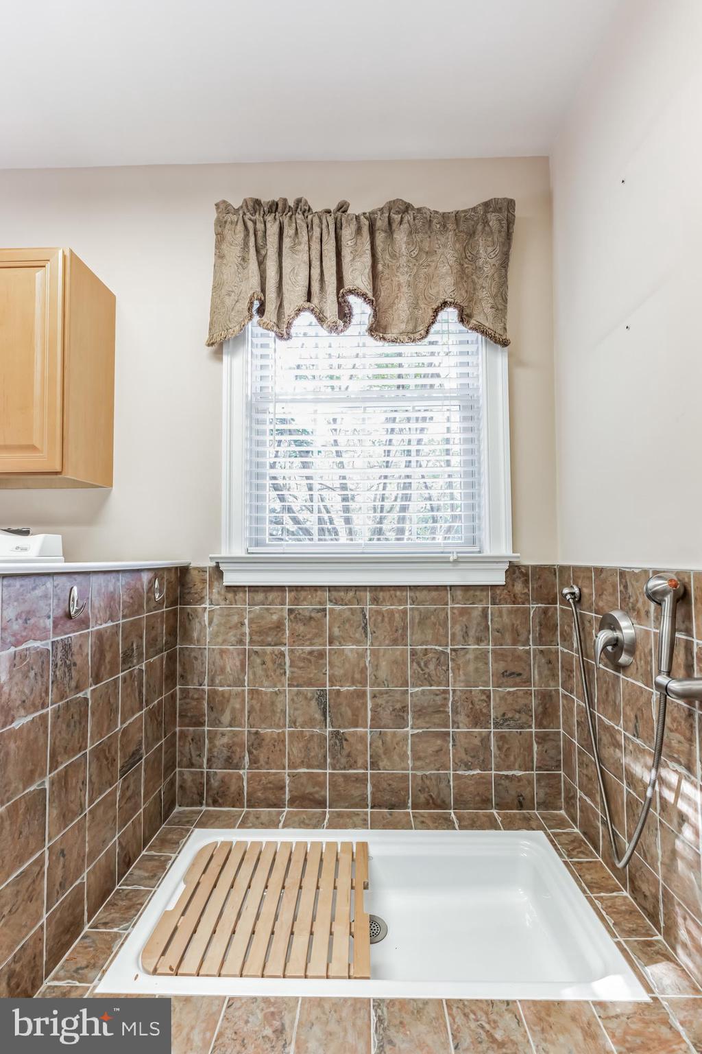 BROOKSIDE MANOR ES - Residential