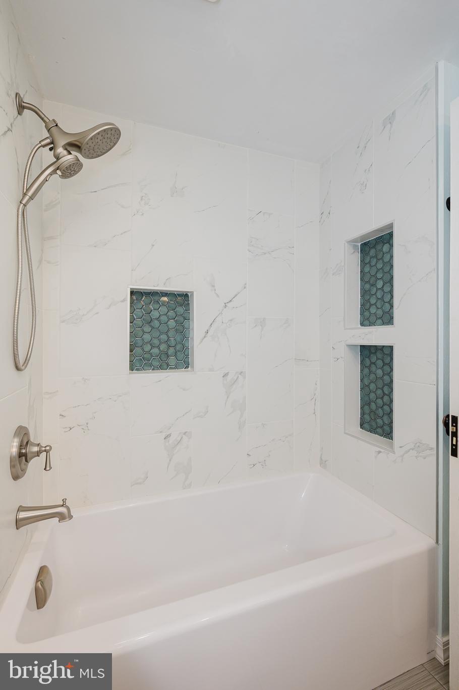 LAUREL VALLEY - Residential