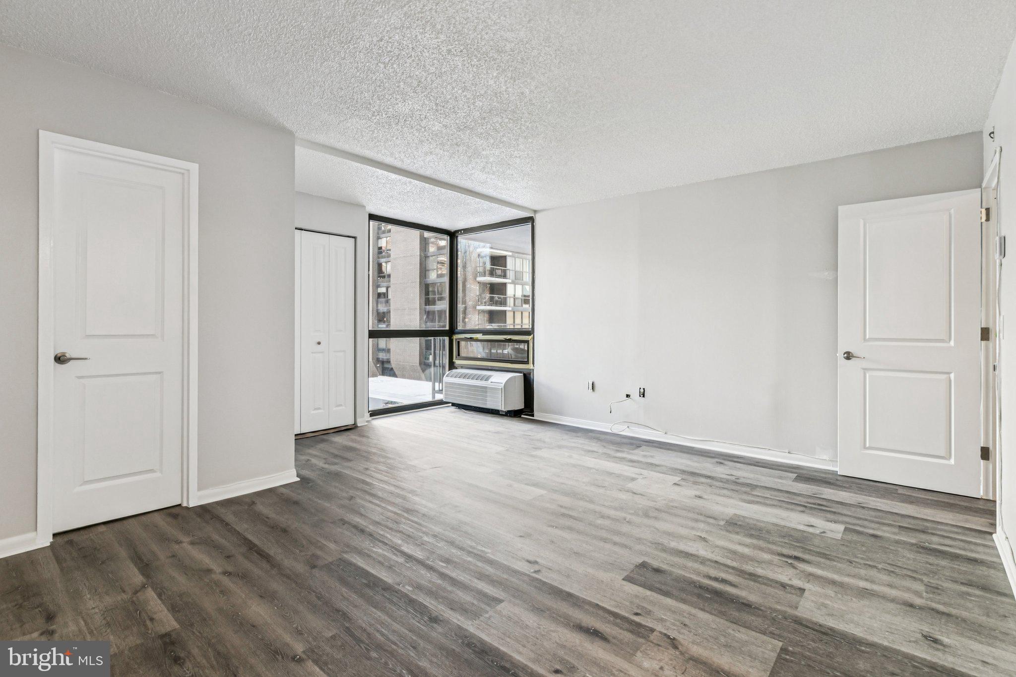 WASHINGTON SQ - Residential