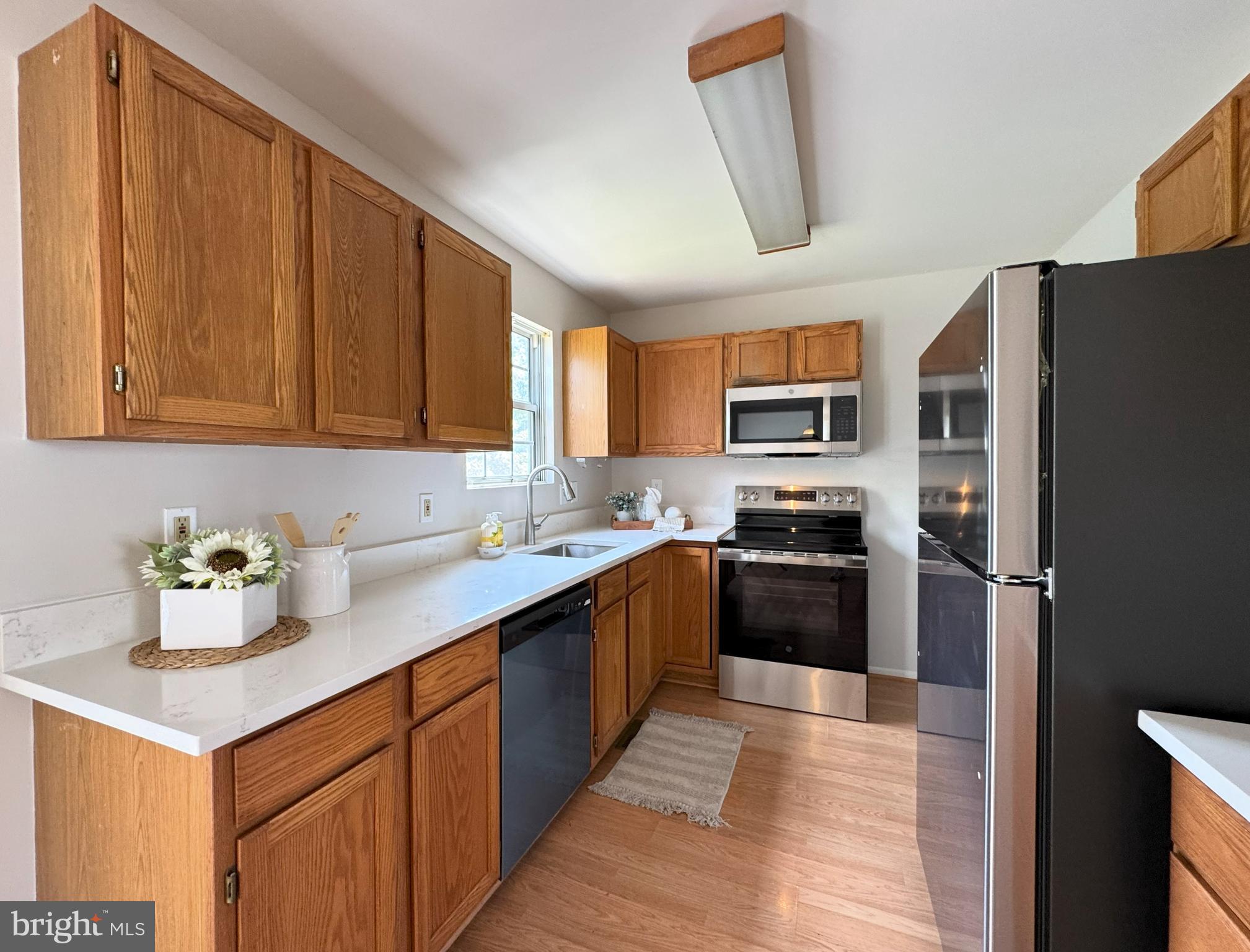 3927 SEA BASS COURT