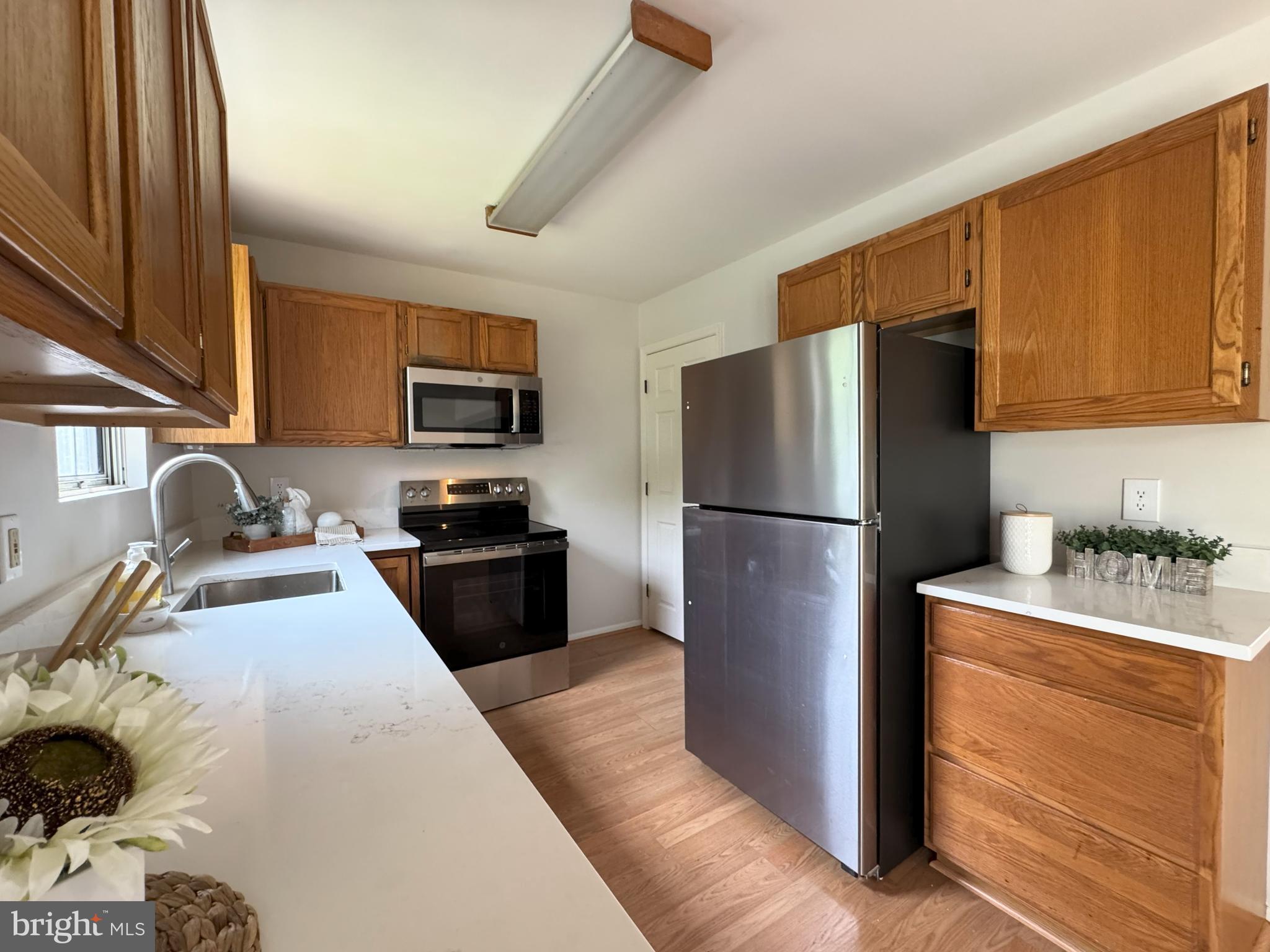 3927 SEA BASS COURT
