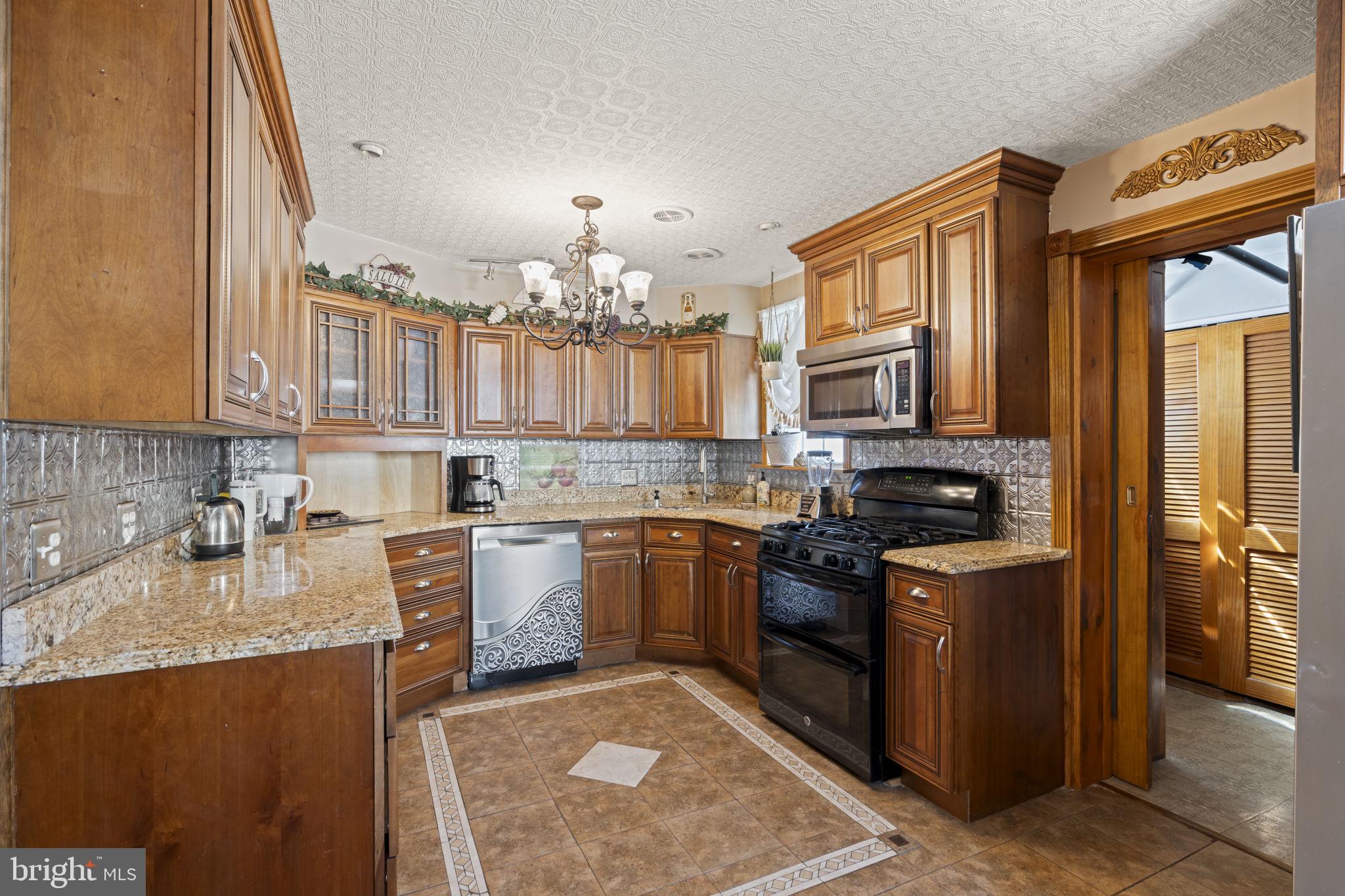 896 PINE HILL RD