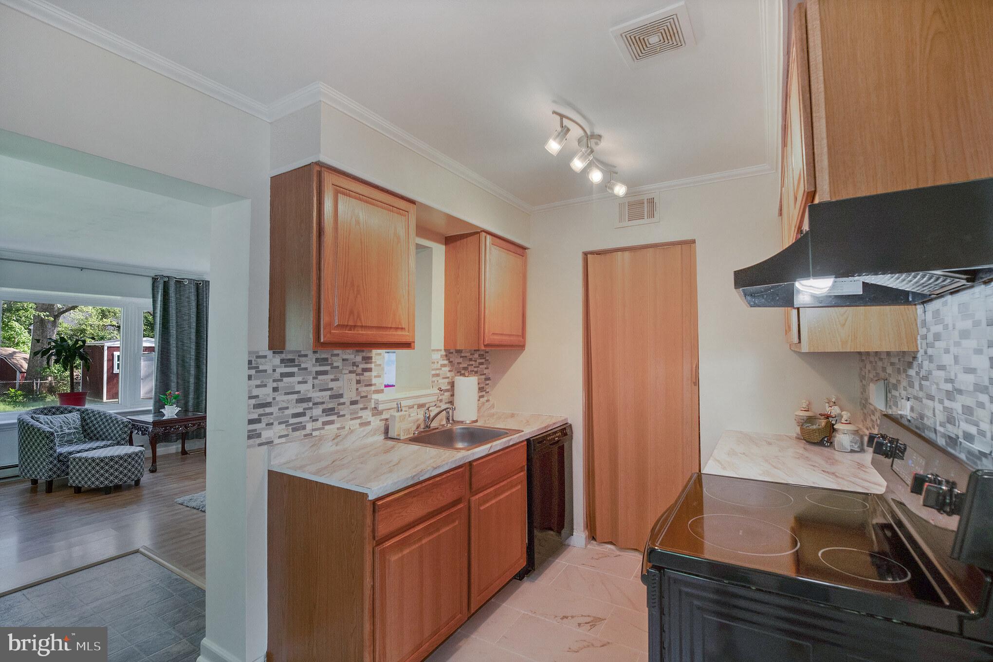 BROYHILL PARK - Residential