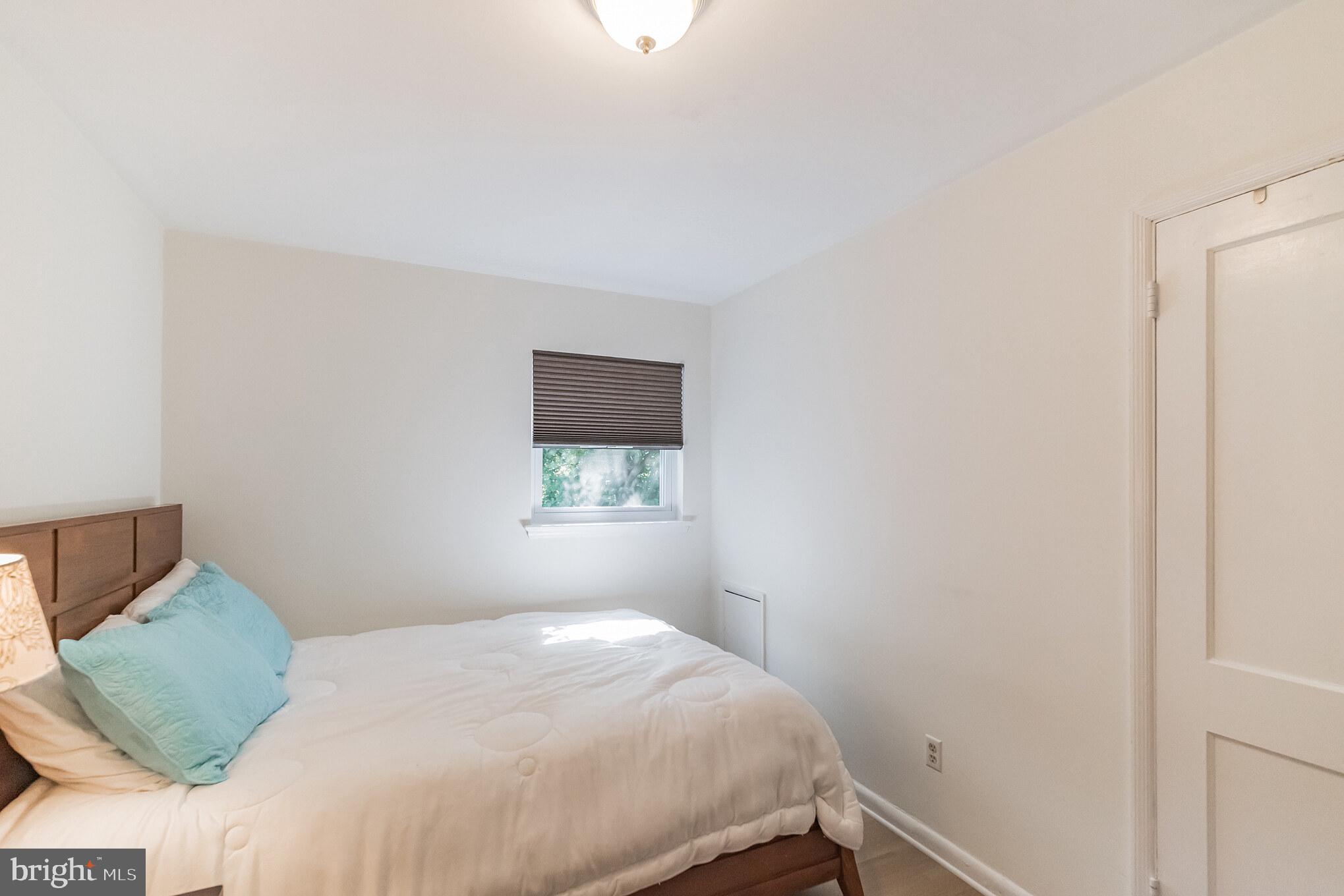 BROYHILL PARK - Residential