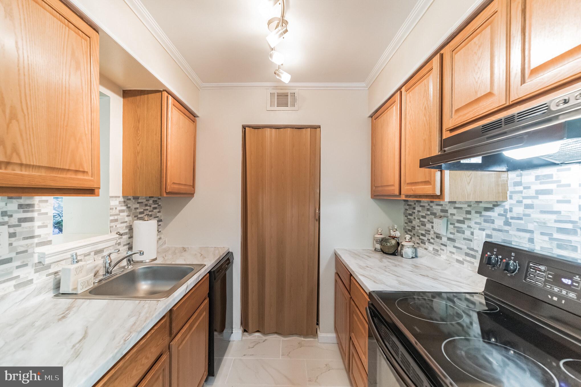 BROYHILL PARK - Residential