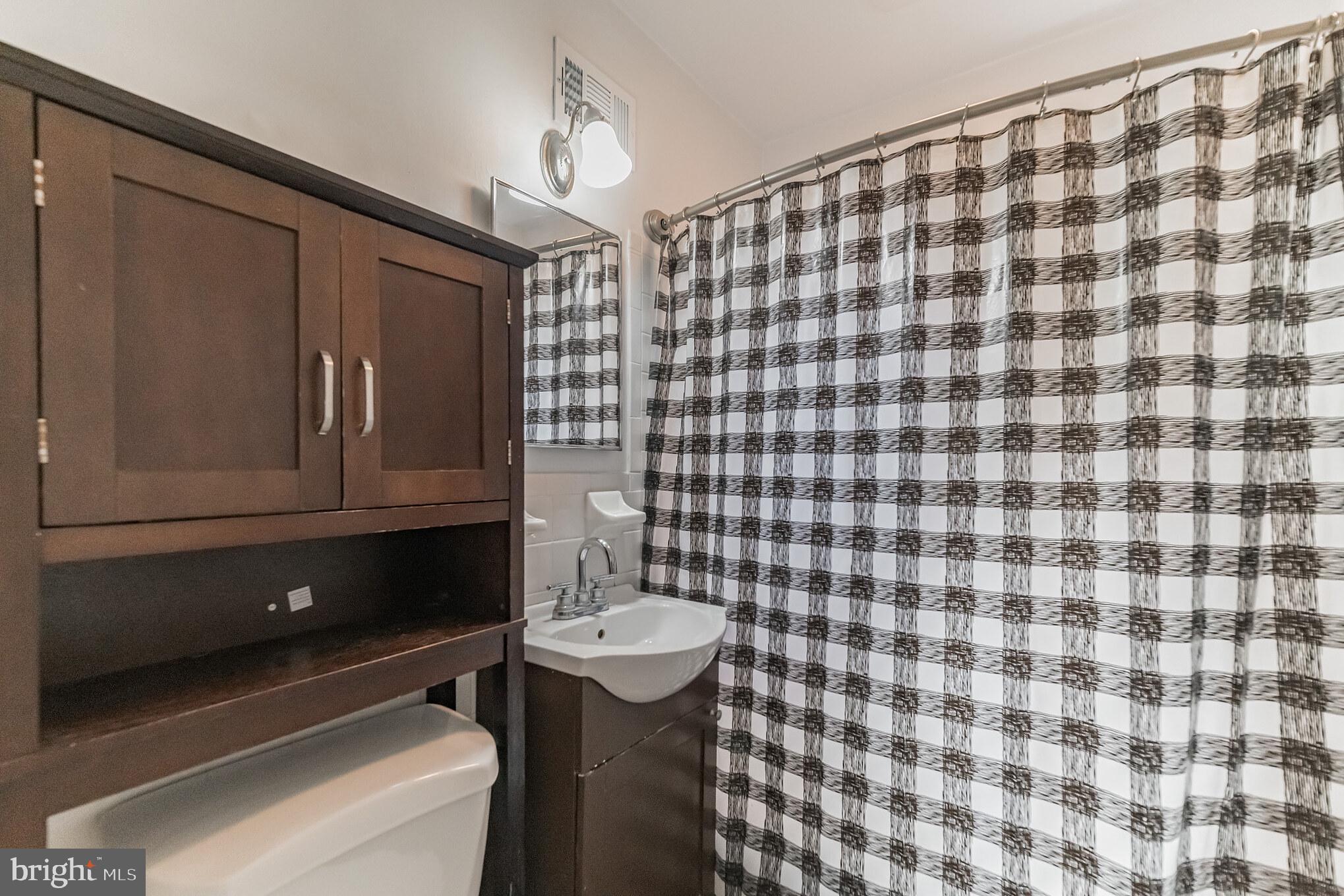 BROYHILL PARK - Residential