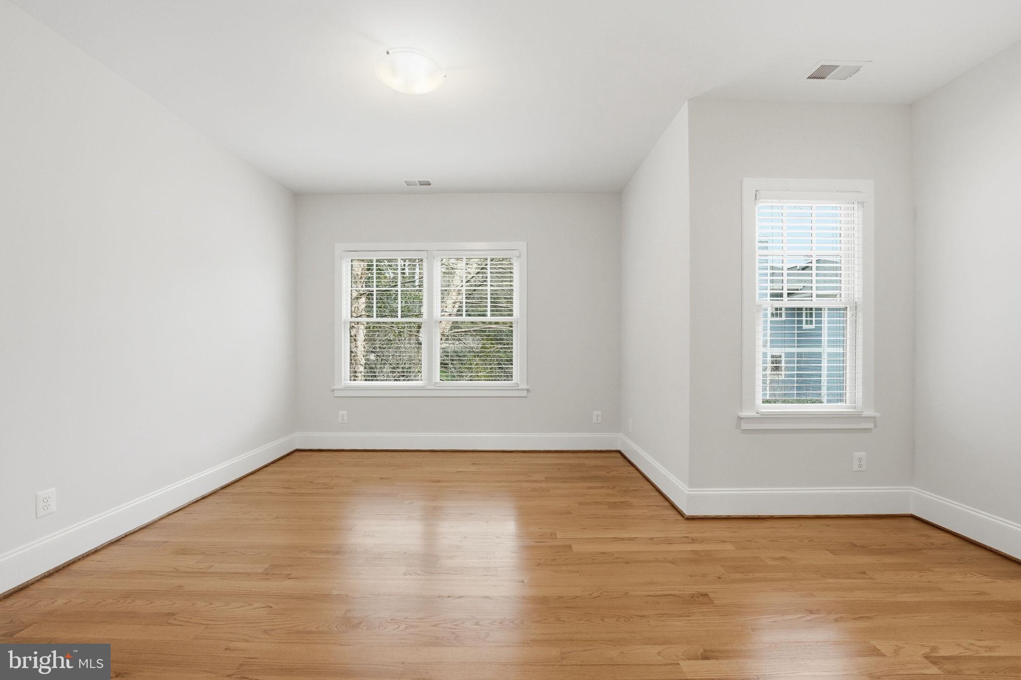 BERKSHIRE OAKWOOD - Residential