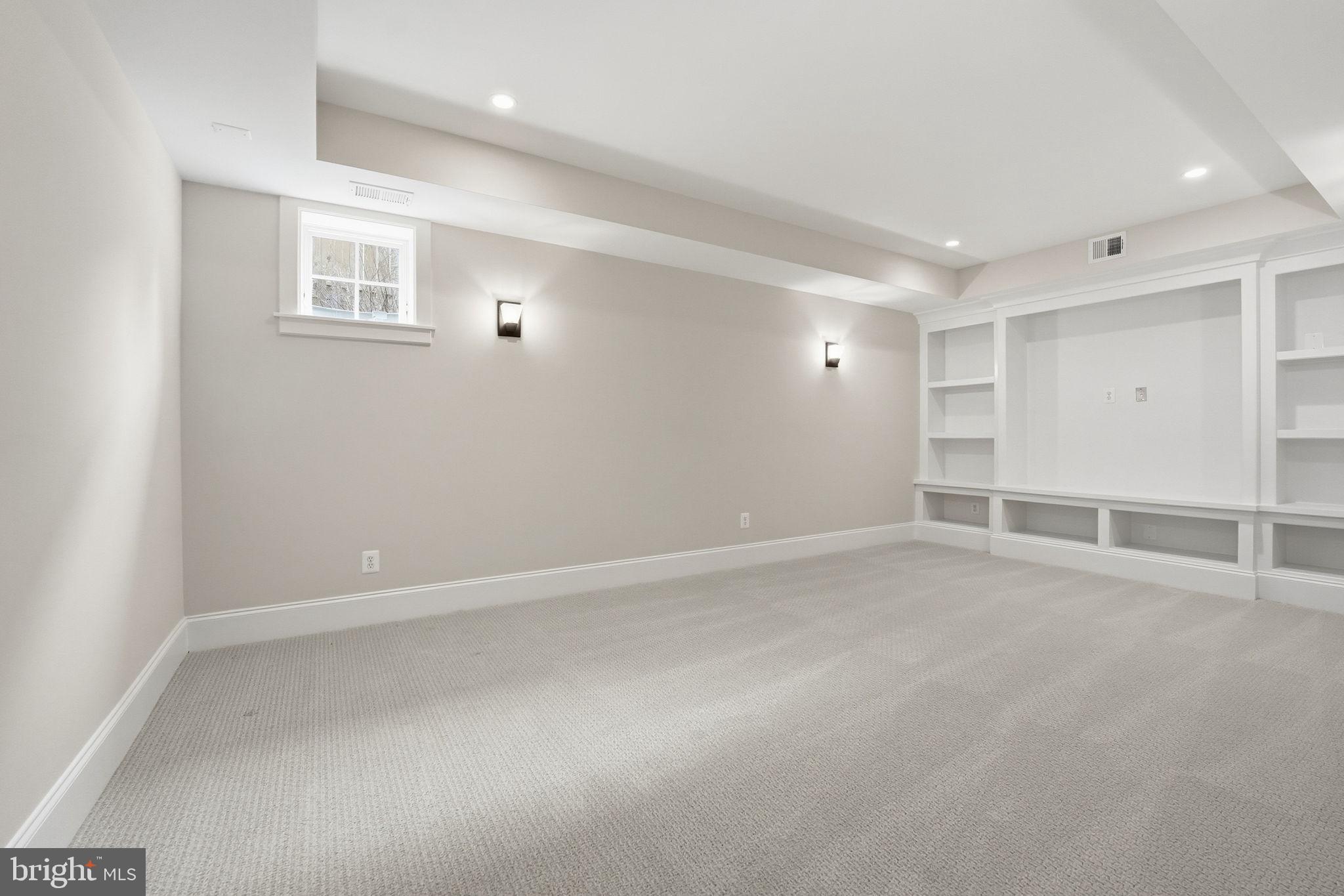 BERKSHIRE OAKWOOD - Residential