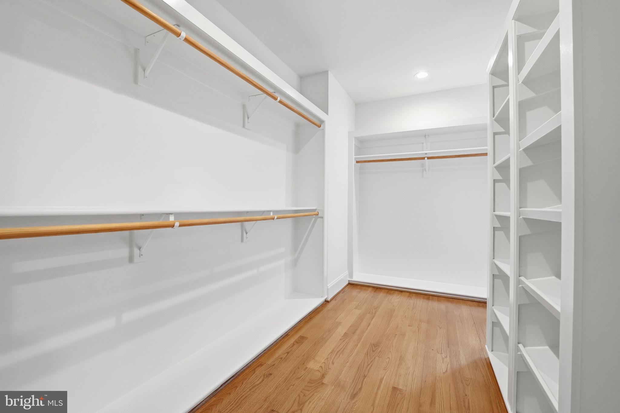 BERKSHIRE OAKWOOD - Residential