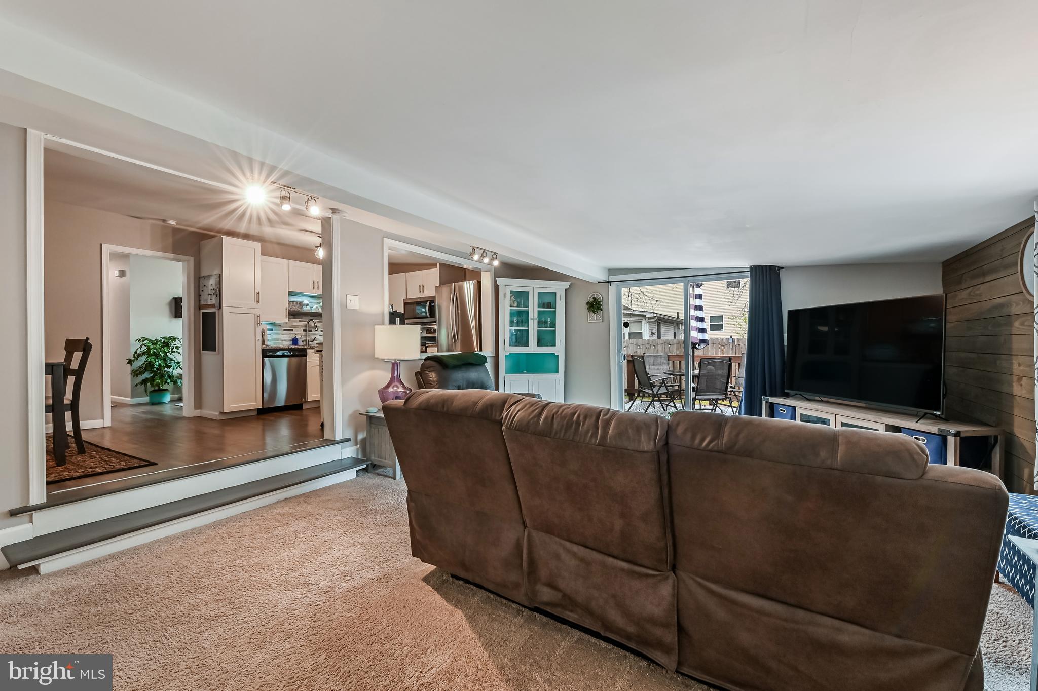 WOODLAND BEACH - Residential