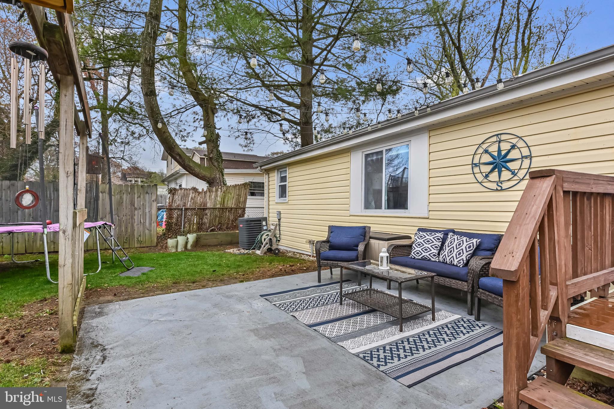 WOODLAND BEACH - Residential