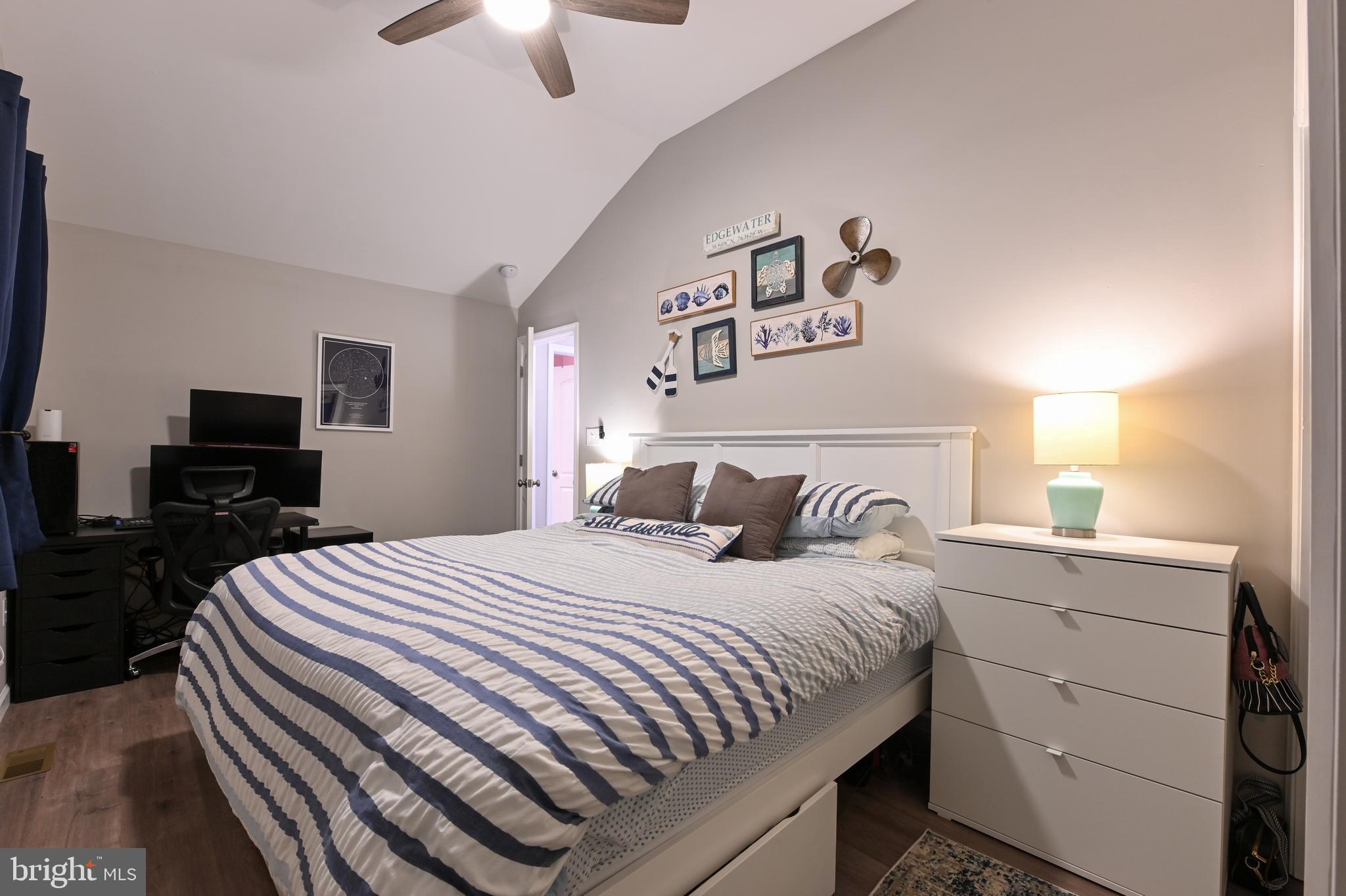 WOODLAND BEACH - Residential