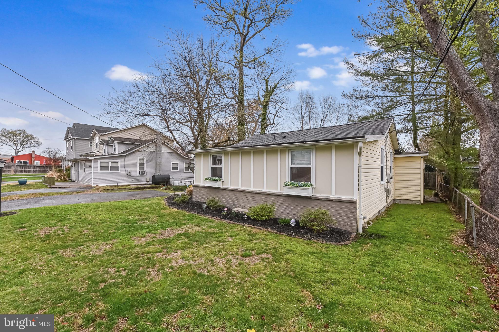 1609 ROCKHOLD ROAD