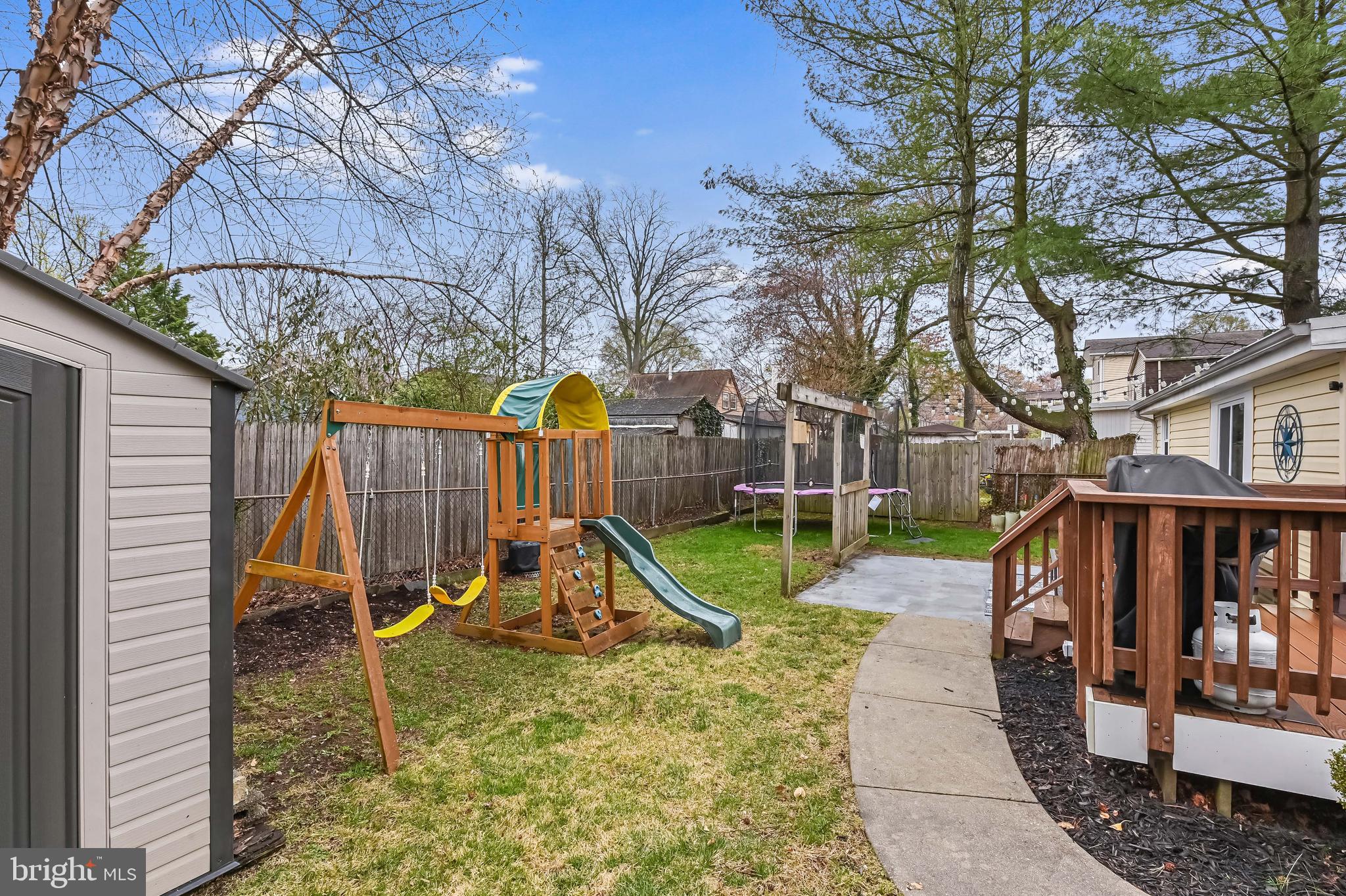 WOODLAND BEACH - Residential