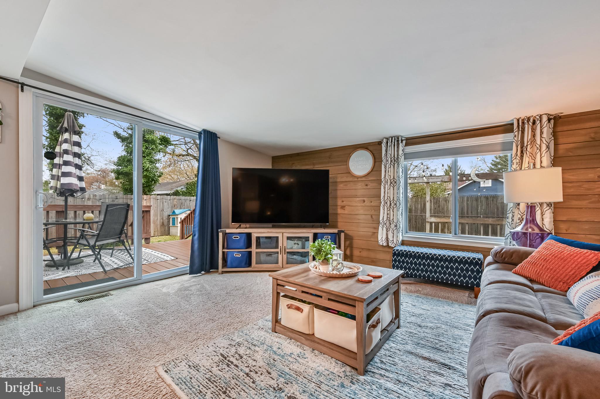 WOODLAND BEACH - Residential